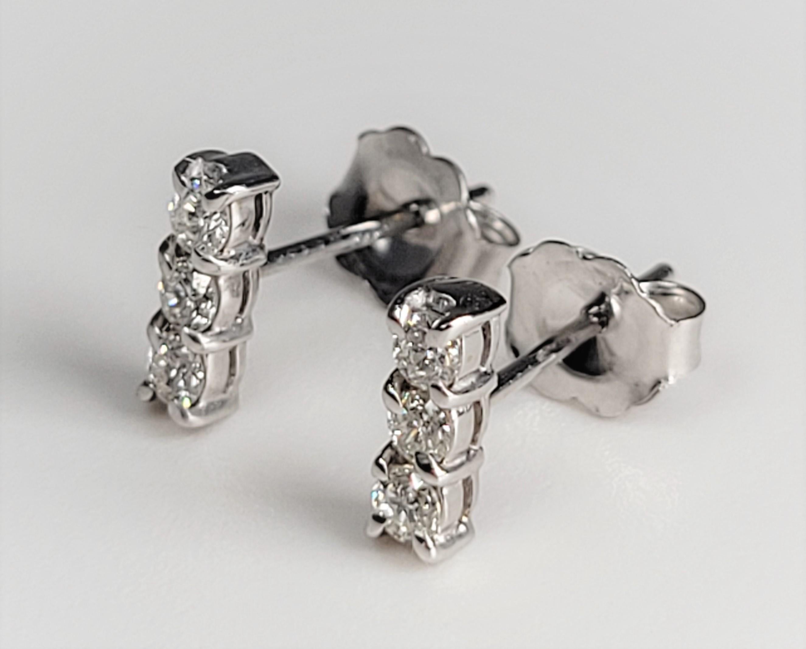 14 Karat White Gold 0.24 Carat Diamond Earrings In New Condition For Sale In Dallas, TX