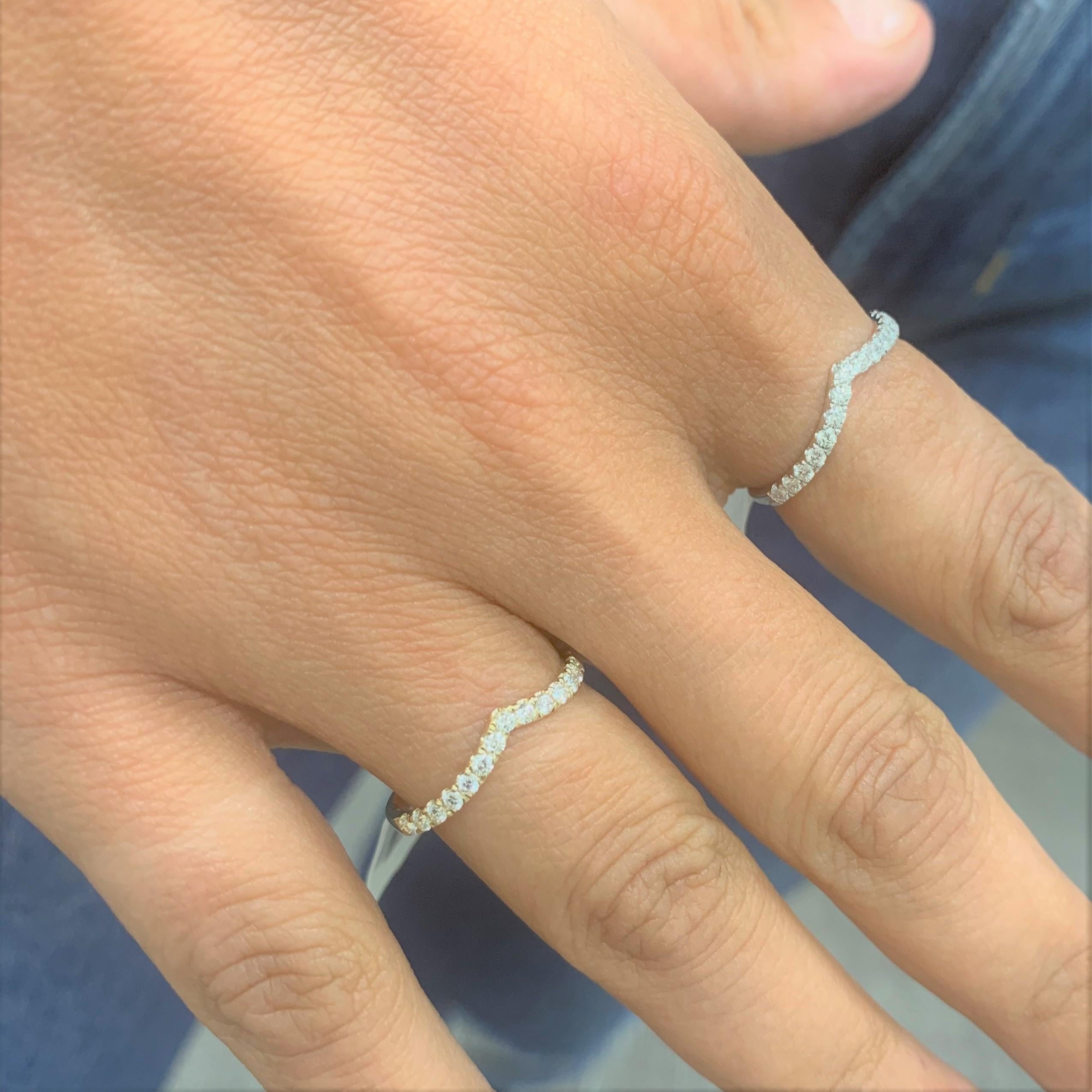This Stunning and Elegant V-Shaped Band will add that perfect Glamour to your hands! Crafted of 14K Gold and available in 3 gold colors this band features 15 round natural white Diamond weighing 0.25 carats. Ring size 6.5
-14K White Gold
-15 Round