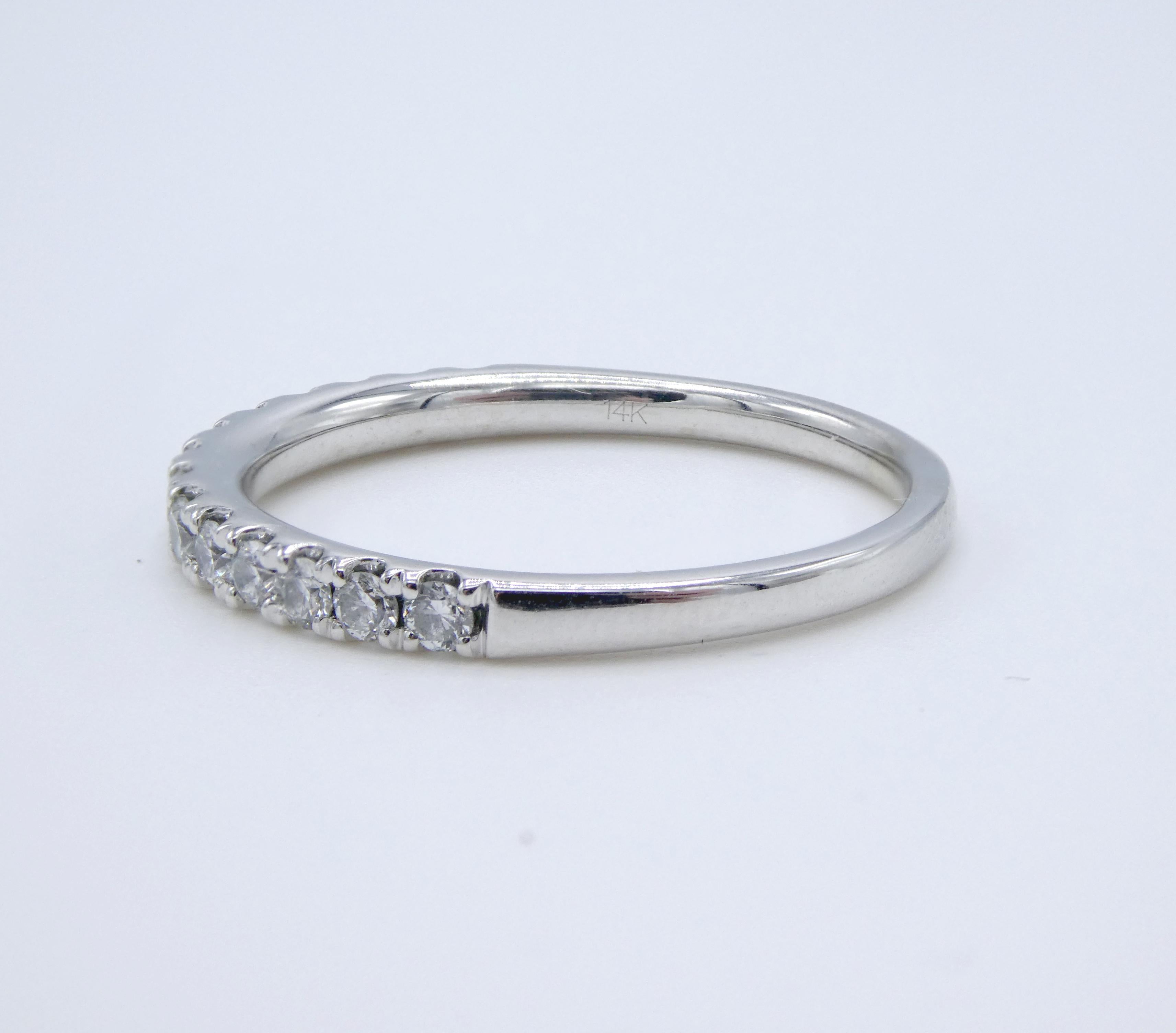 Modern 14 Karat White Gold 0.33ctw Round Brilliant Cut Natural Diamond Band Ring For Sale
