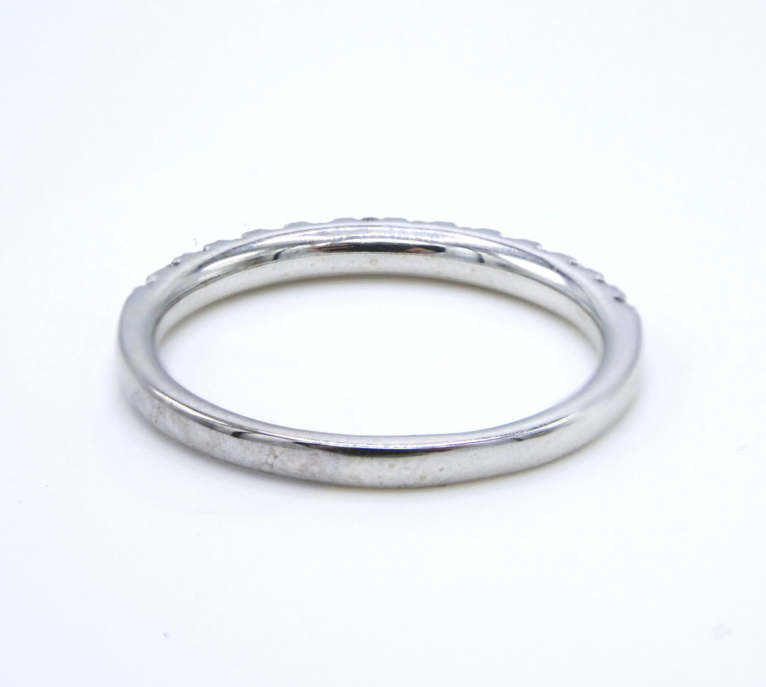 Round Cut 14 Karat White Gold 0.33ctw Round Brilliant Cut Natural Diamond Band Ring For Sale