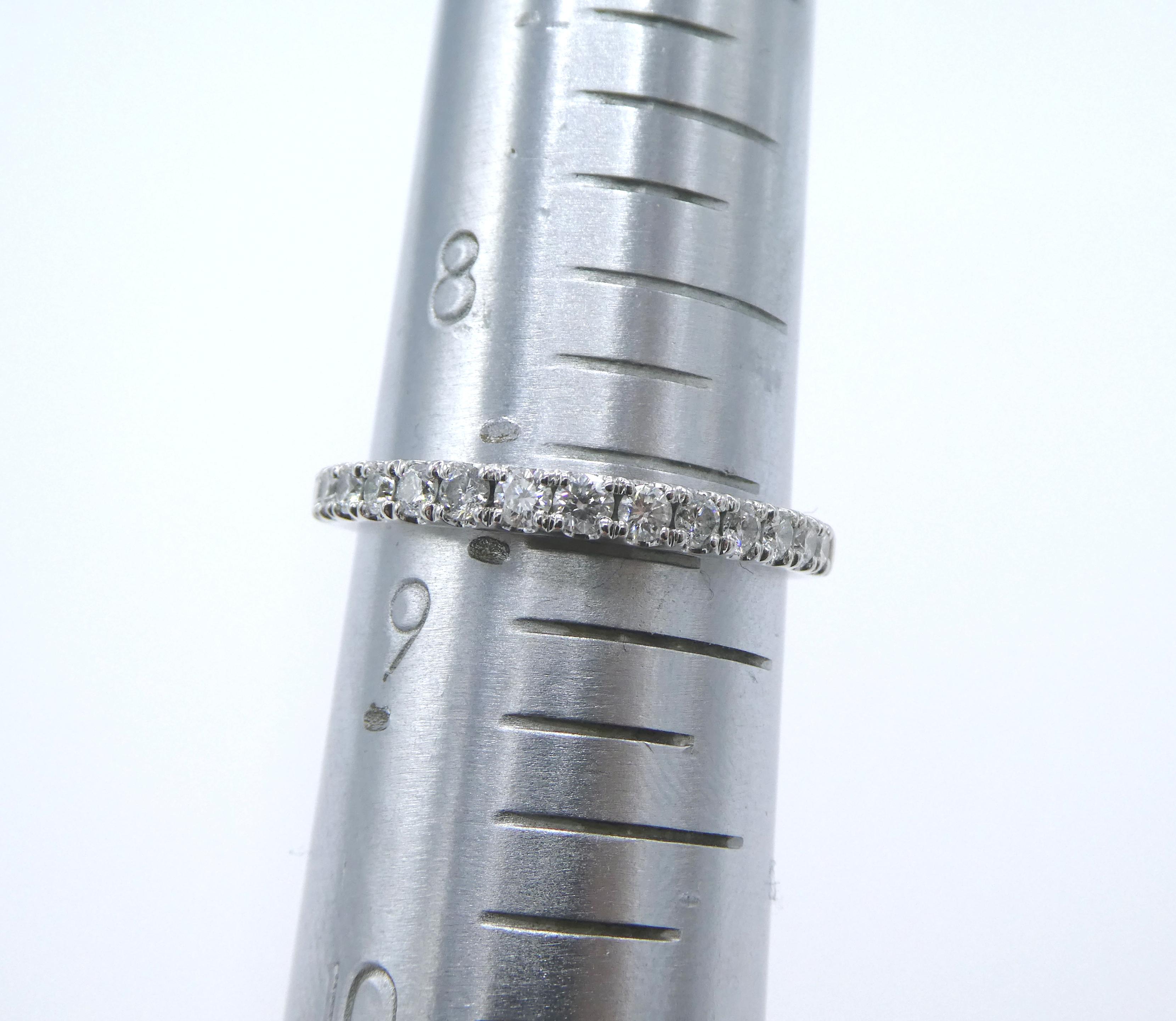 14 Karat White Gold 0.33ctw Round Brilliant Cut Natural Diamond Band Ring In Excellent Condition For Sale In  Baltimore, MD