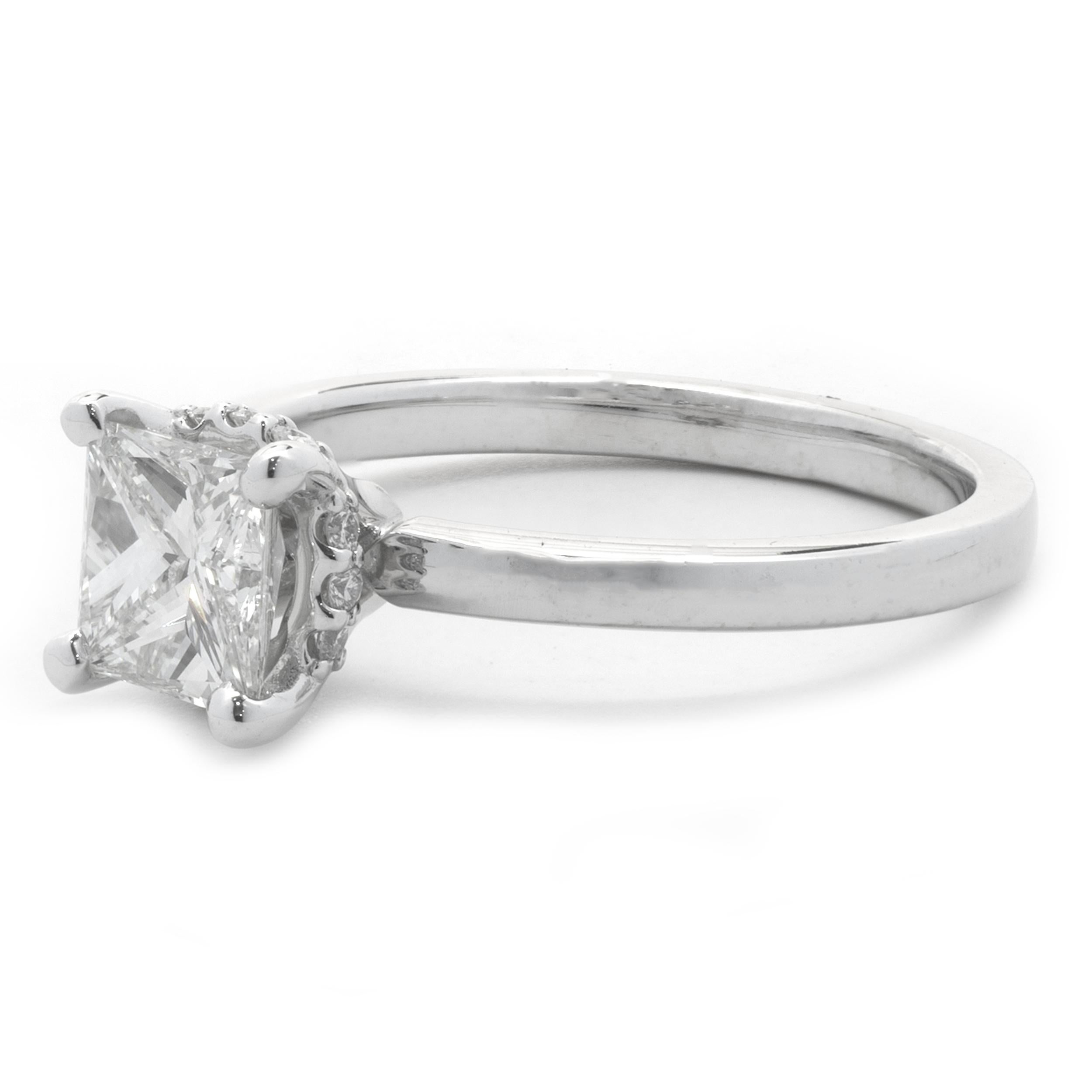 Taglio princess Anello di fidanzamento in oro bianco 14 carati con diamante taglio principessa da 0,78 carati in vendita