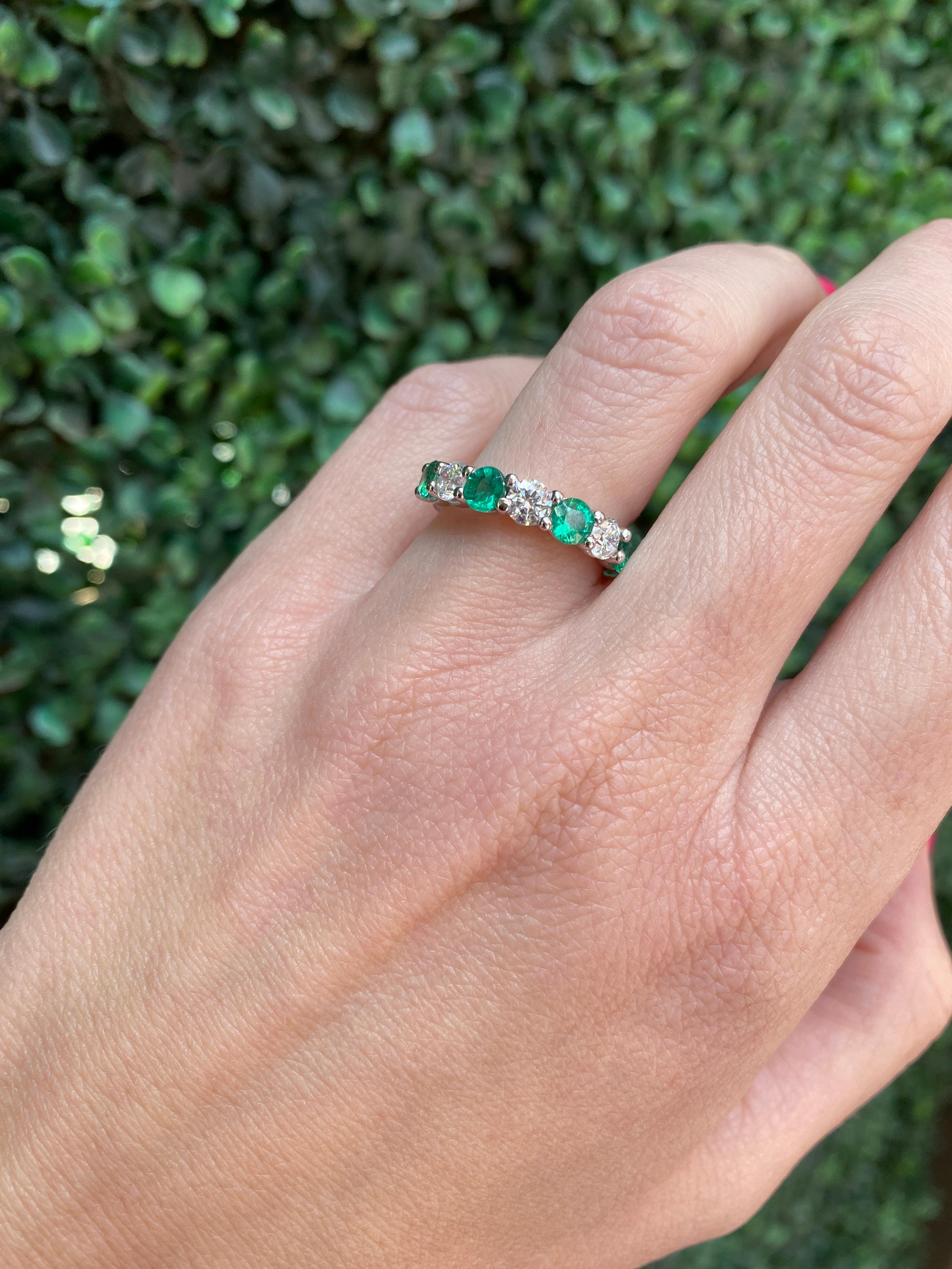 14 Karat Weißgold 0,92 Karat runder Smaragd & 0,75 Karat runder Diamantring im Angebot 7