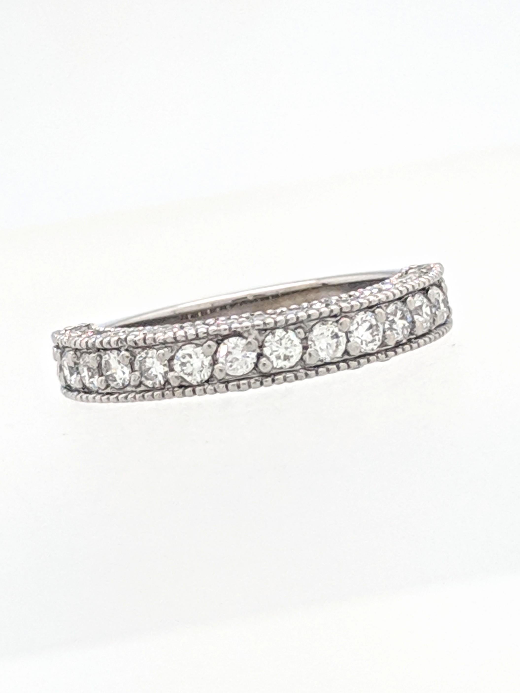 14K White Gold 1tcw Diamond Stackable Anniversary Wedding Band

You are viewing a beautiful beaded edge diamond stackable band. This ring is crafted from 14k white gold and weighs 3.3 grams. It features natural round brilliant cut diamonds for an