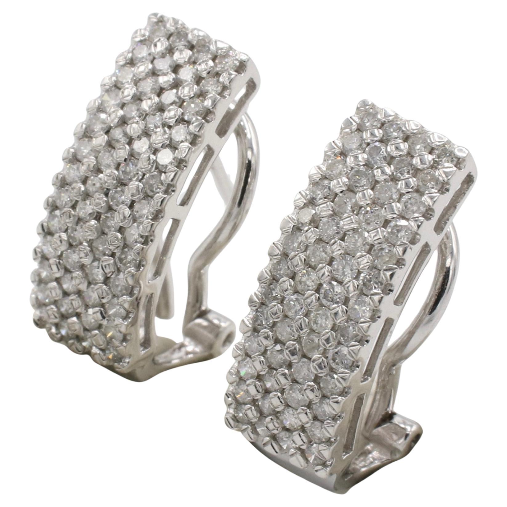 14 Karat White Gold 1.00 Carat Natural Diamond Earrings
Metal: 14k white gold
Weight: 4.9 grams
Diamonds: Approx. 1.00 CTW round natural G-H SI-I1 diamonds
Length: 18mm
Width: 6.5mm
Backs: Lever backs with posts
