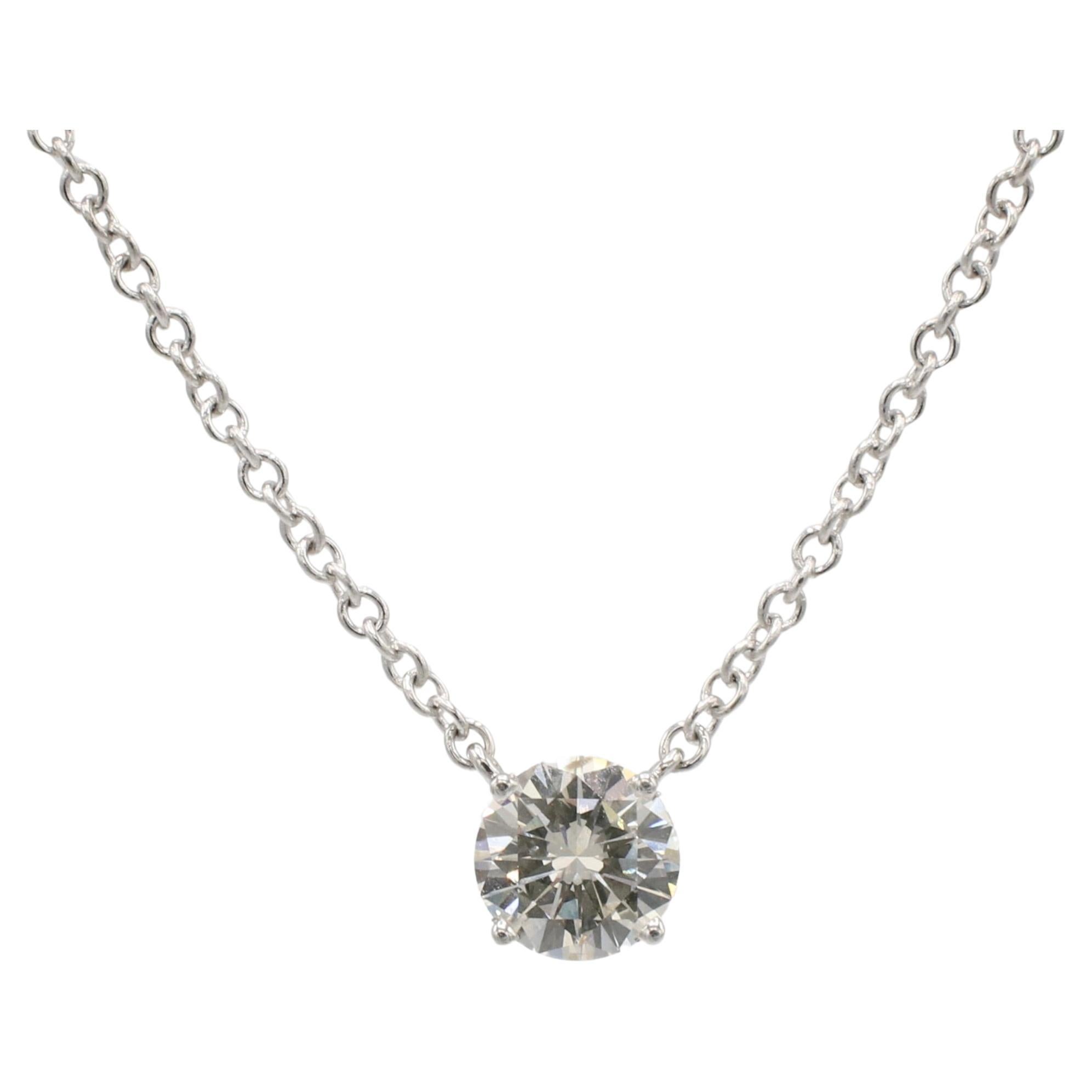 14 Karat White Gold 1.02 Carat Round Natural Diamond Drop Necklace For Sale