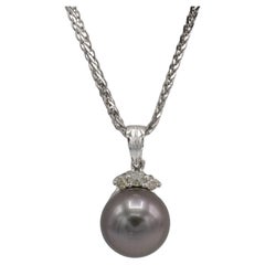 Collana con perle nere e diamanti naturali in oro bianco 14 carati