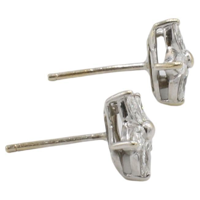 Moderno Orecchini a perno in oro bianco 14 carati da 1,20 carati con diamante naturale marquise in vendita