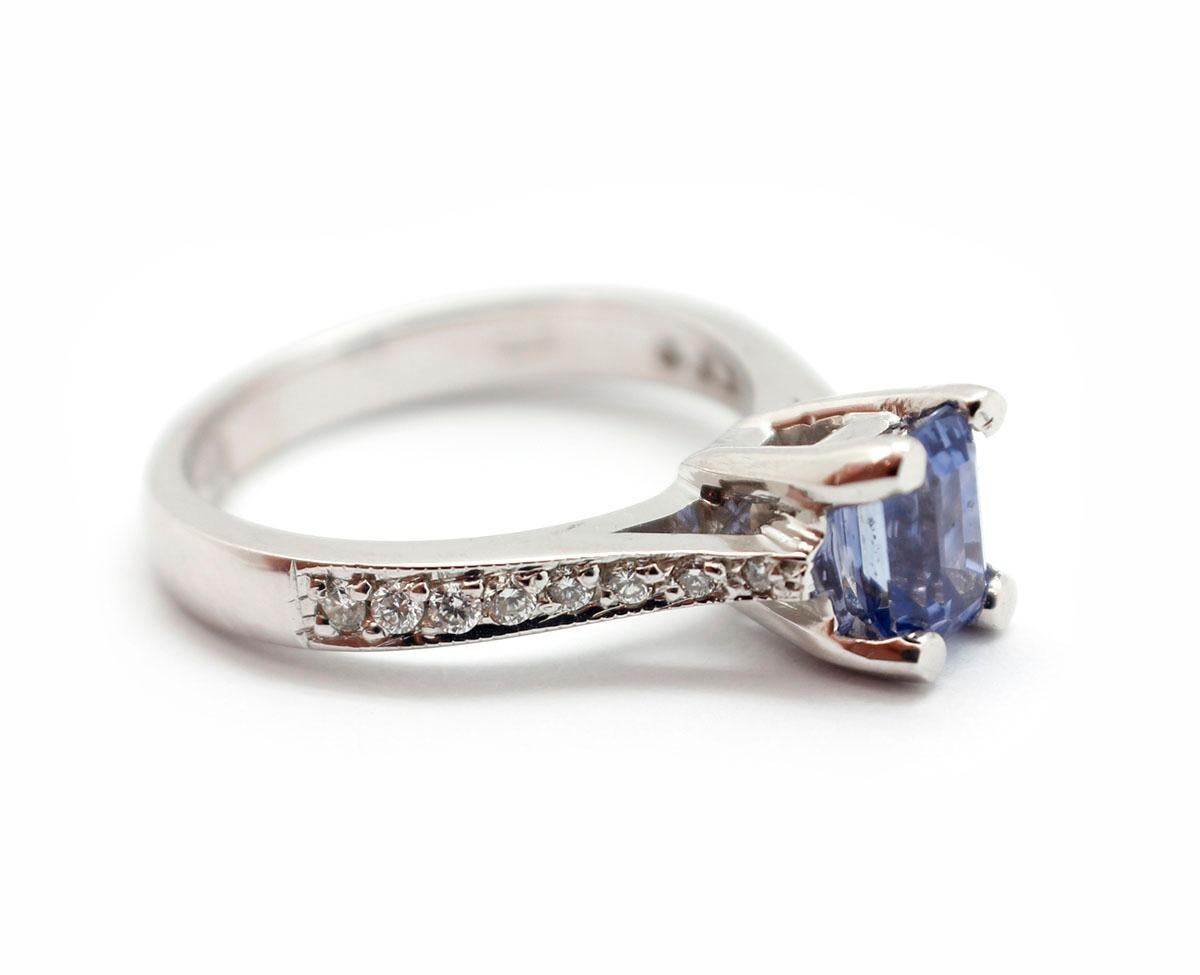 Modern 14 Karat White Gold, 1.31 Carat Ceylon Sapphire and 0.16 Carat Diamond Ring For Sale