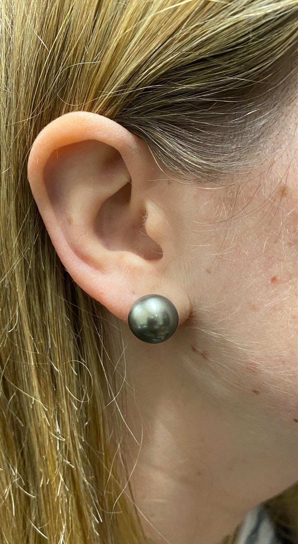 14 Karat White Gold Tahitian Pearl Stud Earrings In Excellent Condition For Sale In  Baltimore, MD