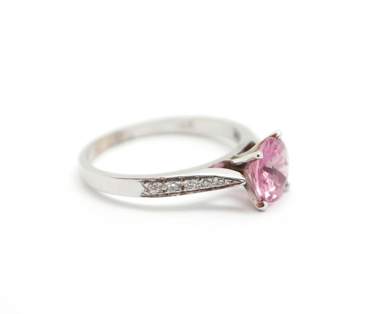 Modern 14 Karat White Gold, 1.42 Carat Heated Pink Sapphire and 0.08 Carat Diamond Ring For Sale