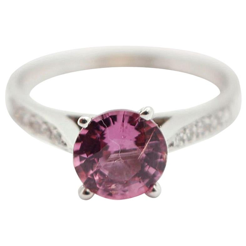 14 Karat White Gold, 1.42 Carat Heated Pink Sapphire and 0.08 Carat Diamond Ring For Sale