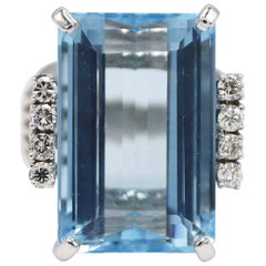 14 Karat White Gold 15 Carat Aquamarine and Diamond Cocktail Ring