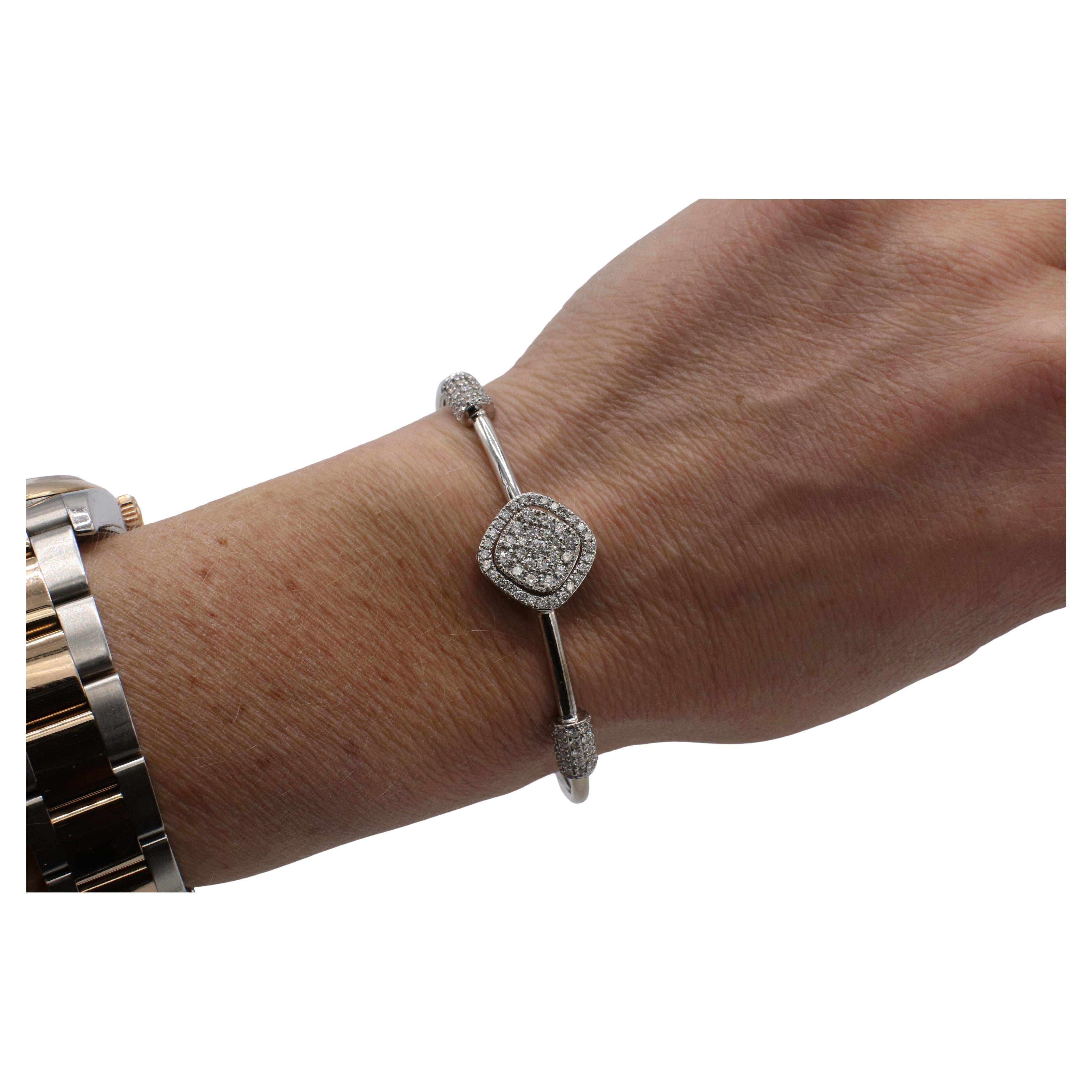 14 Karat White Gold 1.50 Carat Natural Diamond Bangle Bracelet In Excellent Condition For Sale In  Baltimore, MD