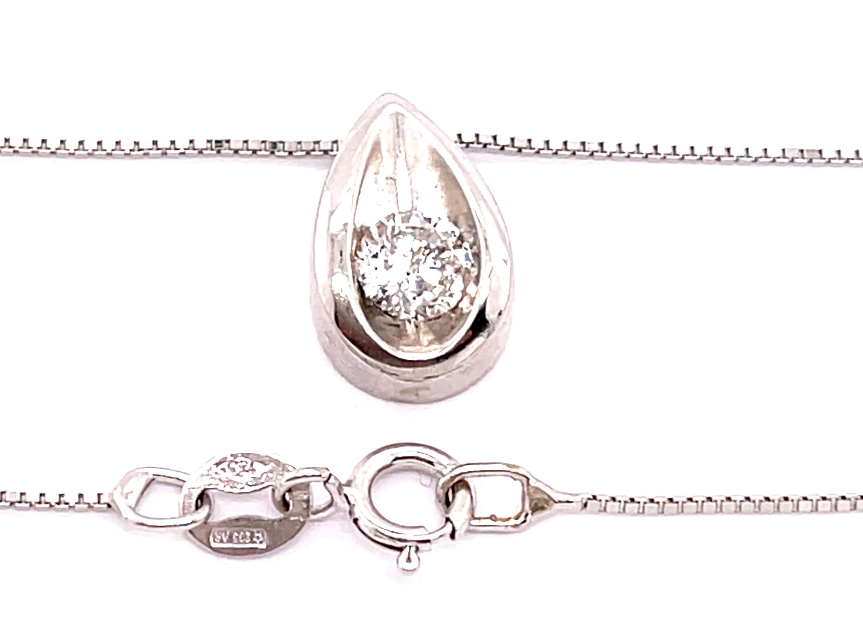 Collier en or blanc 14 carats de forme libre de 16 pouces avec pendentif en diamants Unisexe en vente