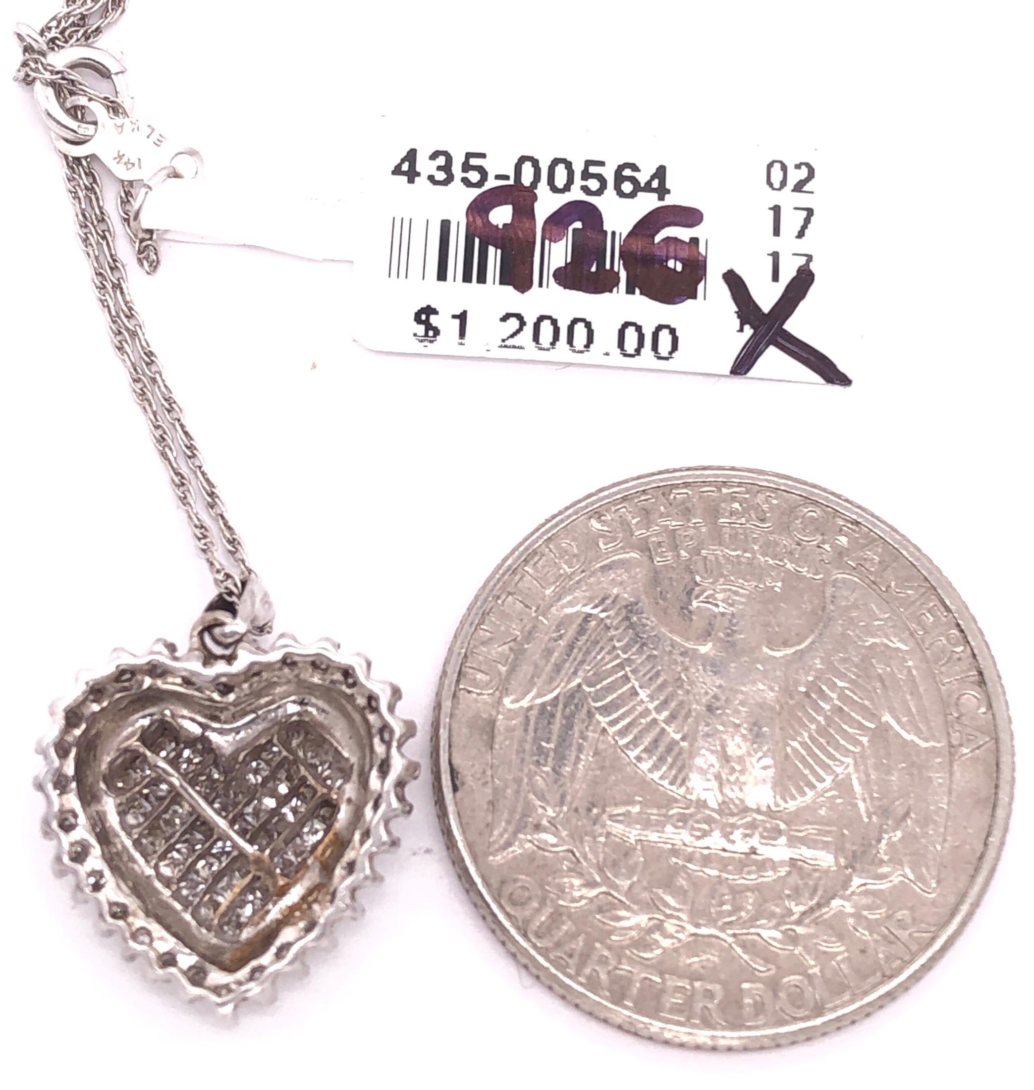 Collier pendentif en forme de cœur en or blanc 14 carats avec diamants ronds en vente 1