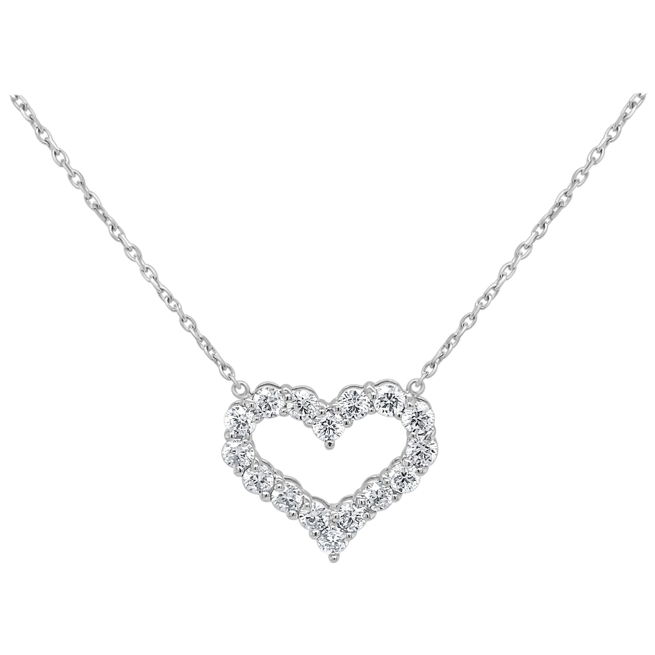 14 Karat White Gold 1.60 Carat Diamond Heart Pendant Necklace For Sale
