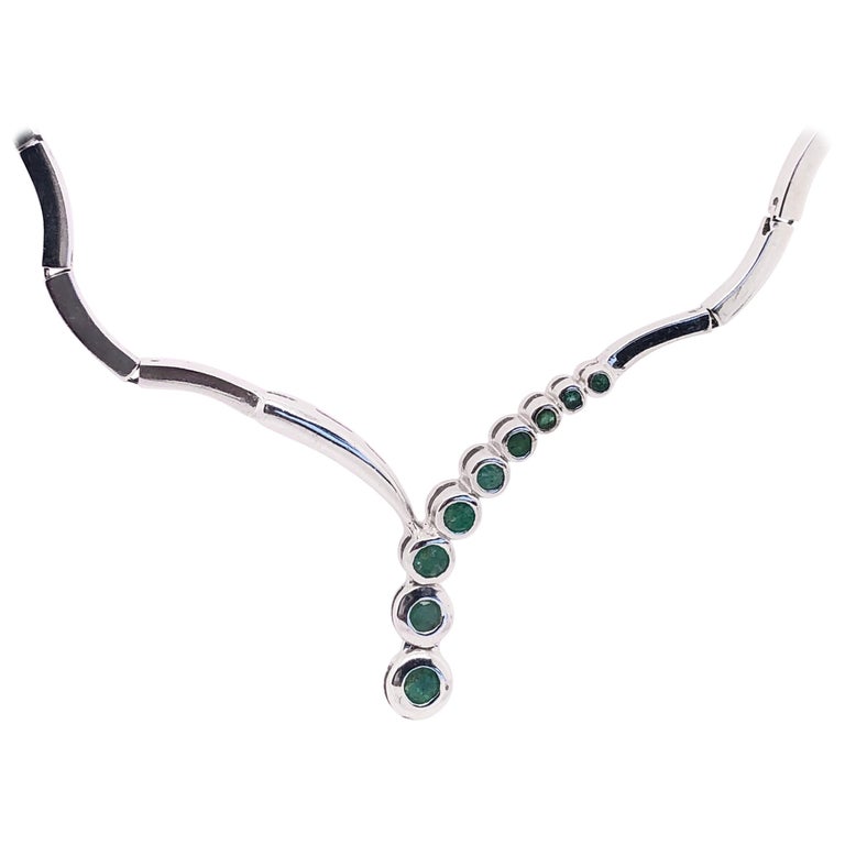 14 Karat White Gold Fashion Necklace with Round Emeralds For Sale at
