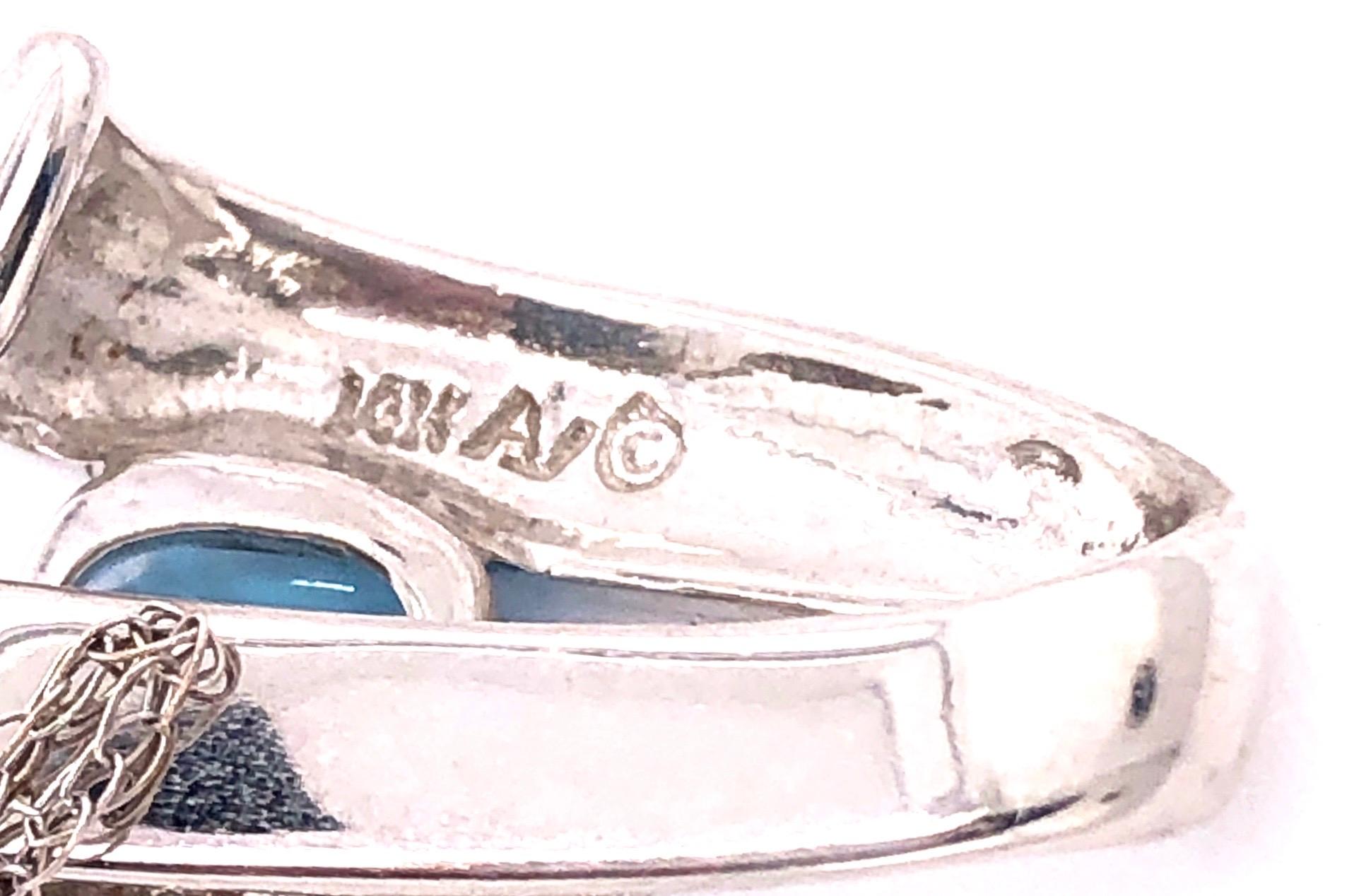 Taglio ovale A Link in oro bianco 14 carati con topazio blu ovale e diamanti baguette in vendita