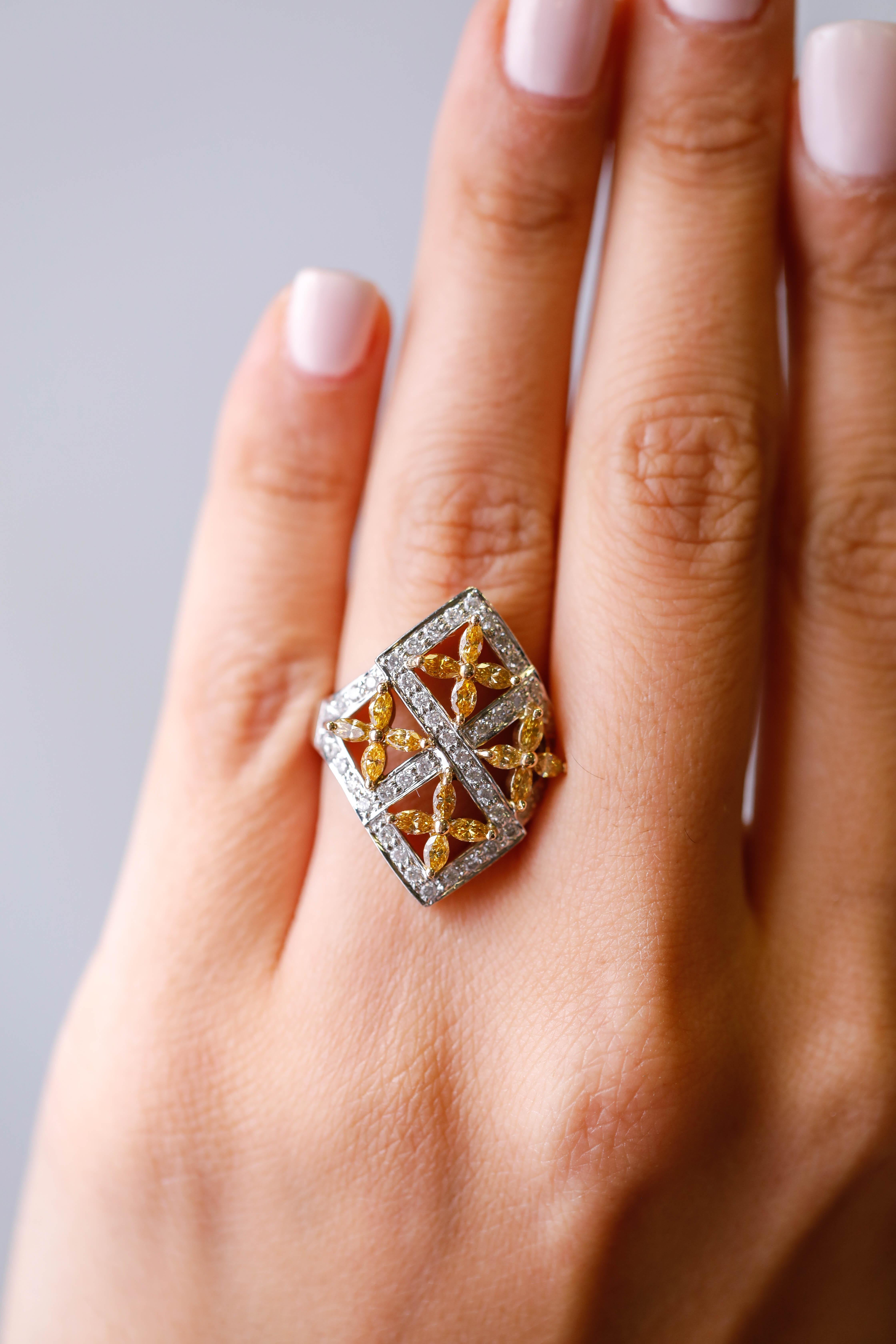 14 Karat Weißgold 1,75 Karat runder Diamant Designer-Ring von Natalie K. (Marquiseschliff) im Angebot