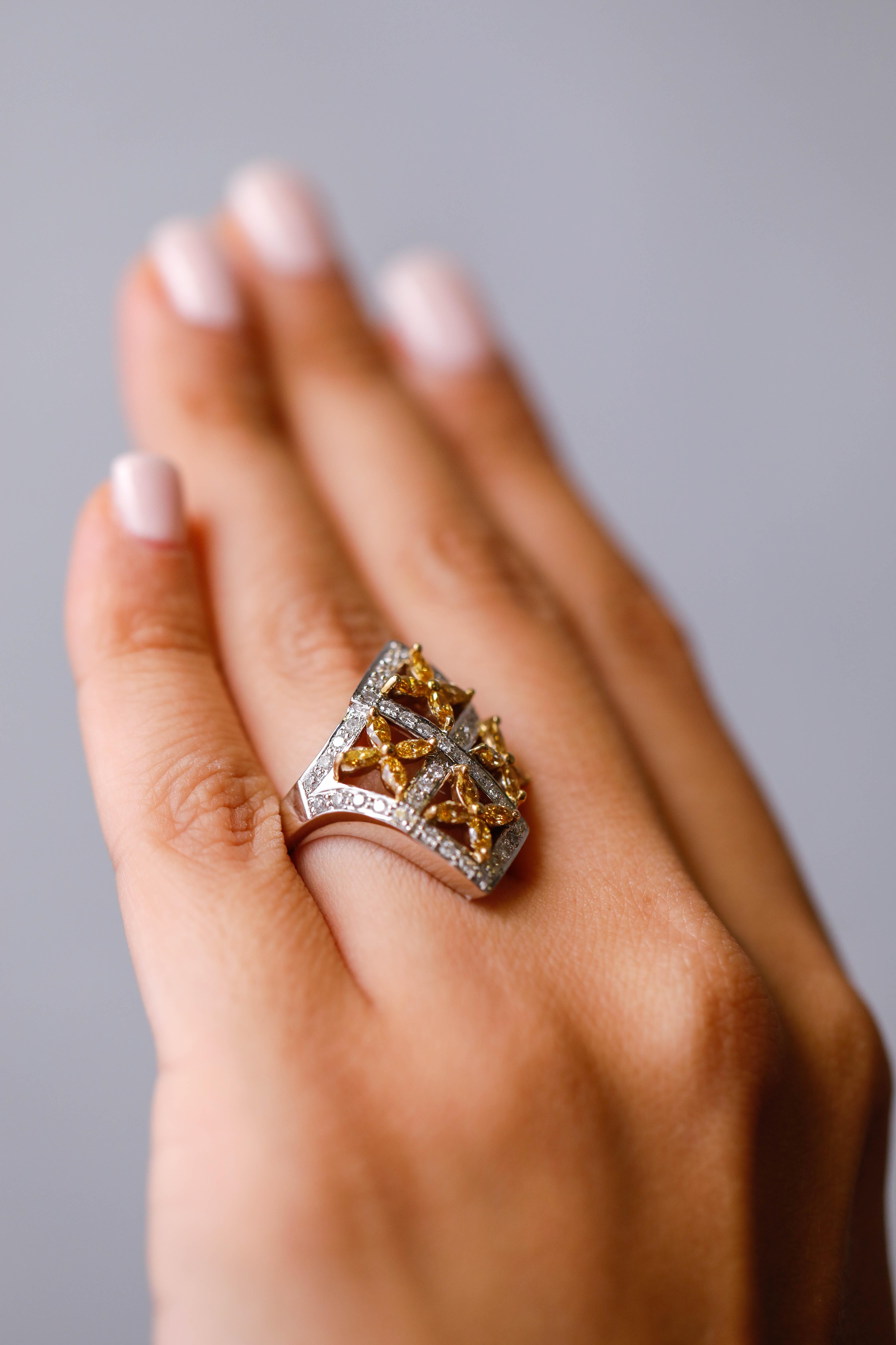 14 Karat Weißgold 1,75 Karat runder Diamant Designer-Ring von Natalie K. im Angebot 1