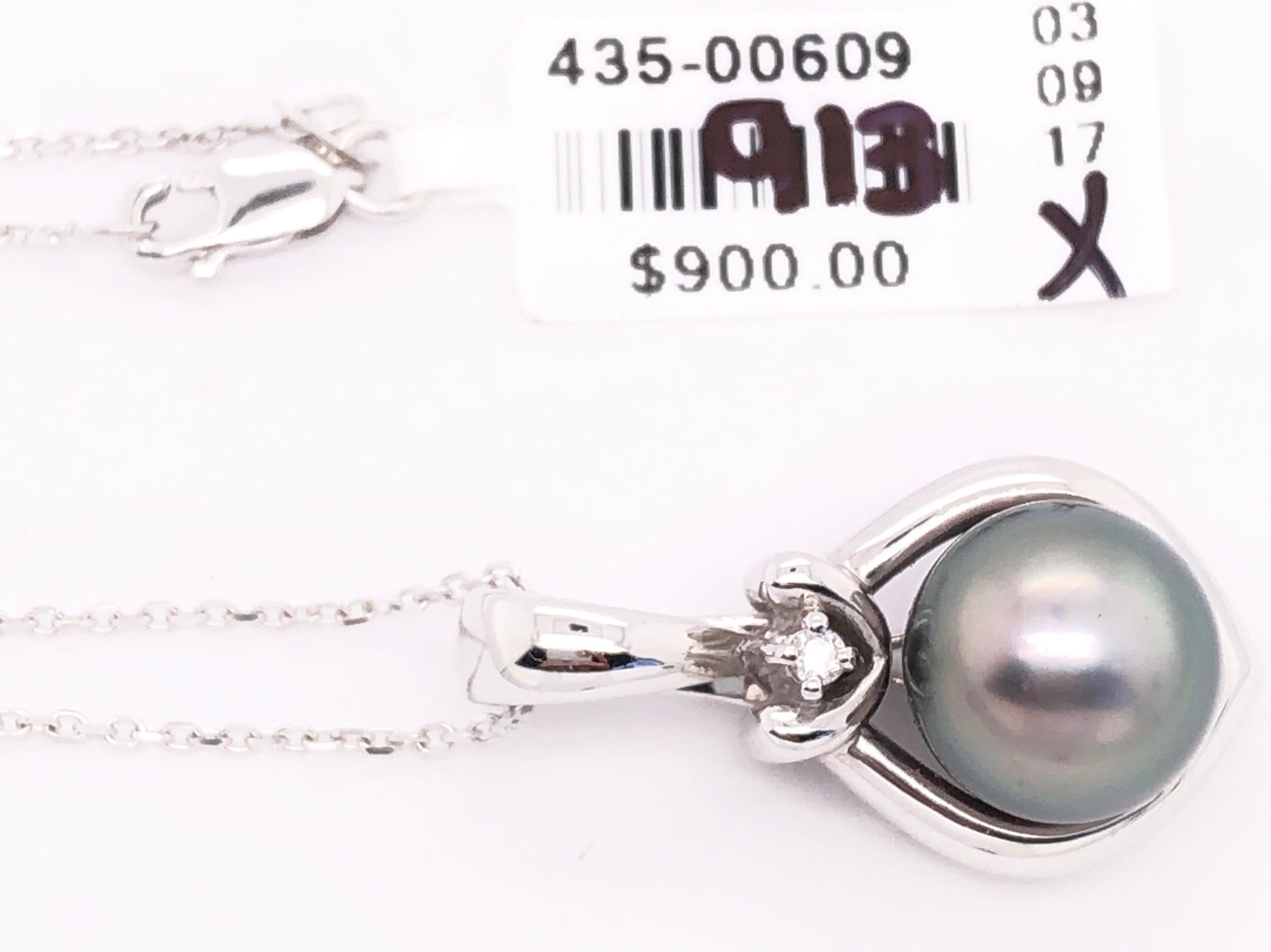 14 Karat White Gold Necklace with Cultured Pearl Diamond Pendant For Sale 2