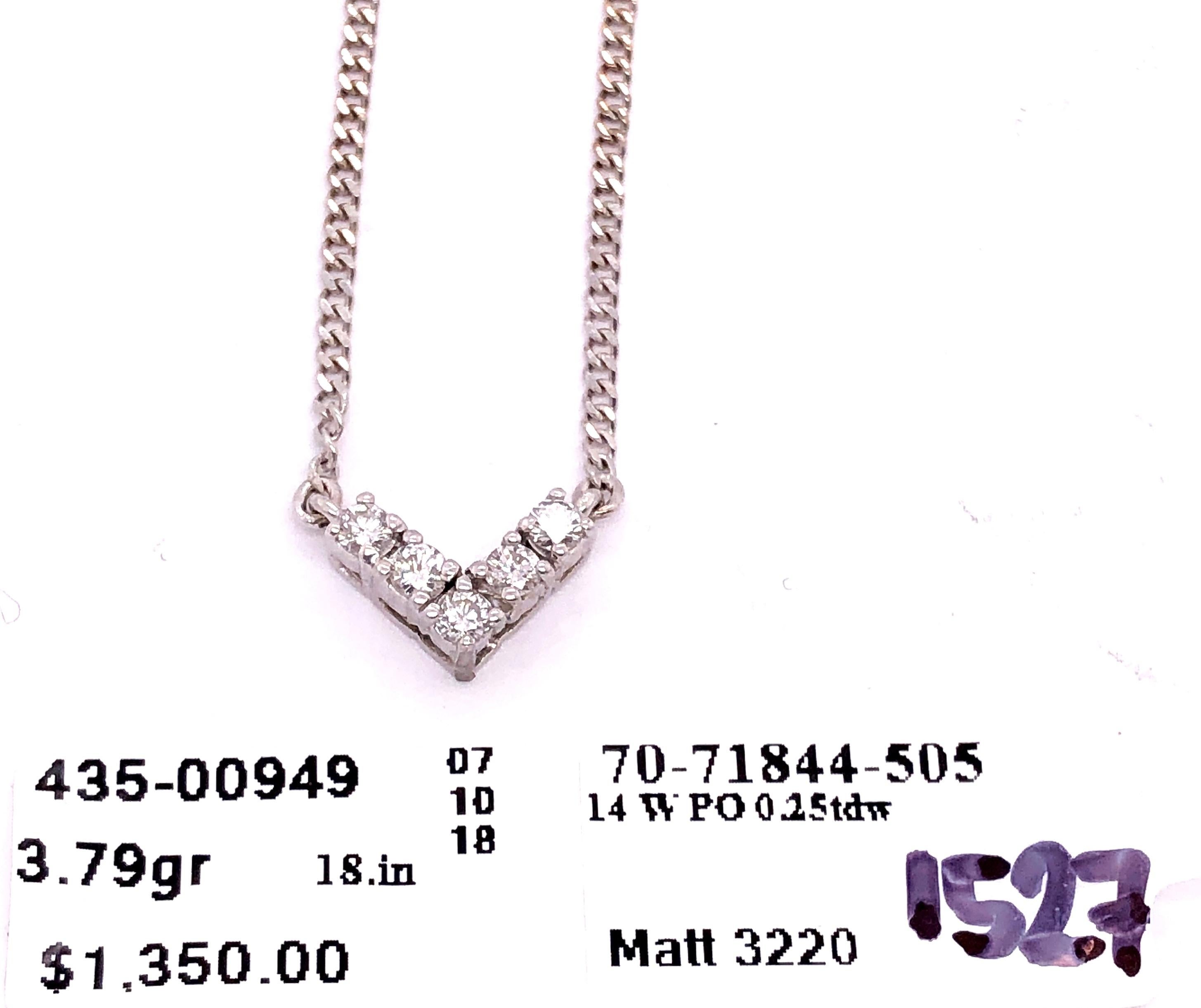 14 Karat White Gold Necklace with Diamond Pendant For Sale 3