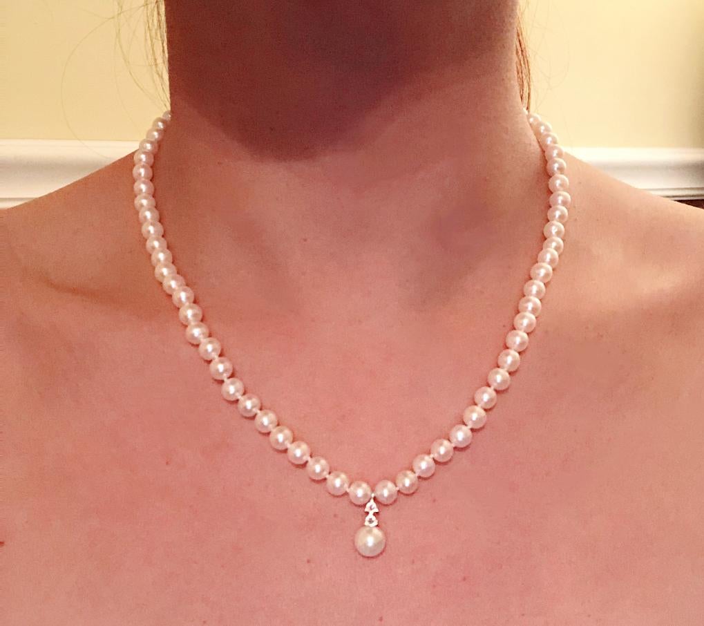 Collana di perle in oro bianco 14 carati da 18 pollici con diamanti rotondi.
2 pz. 0,7 diamanti rotondi
22,6 grammi di peso totale.
14k Timbrato.