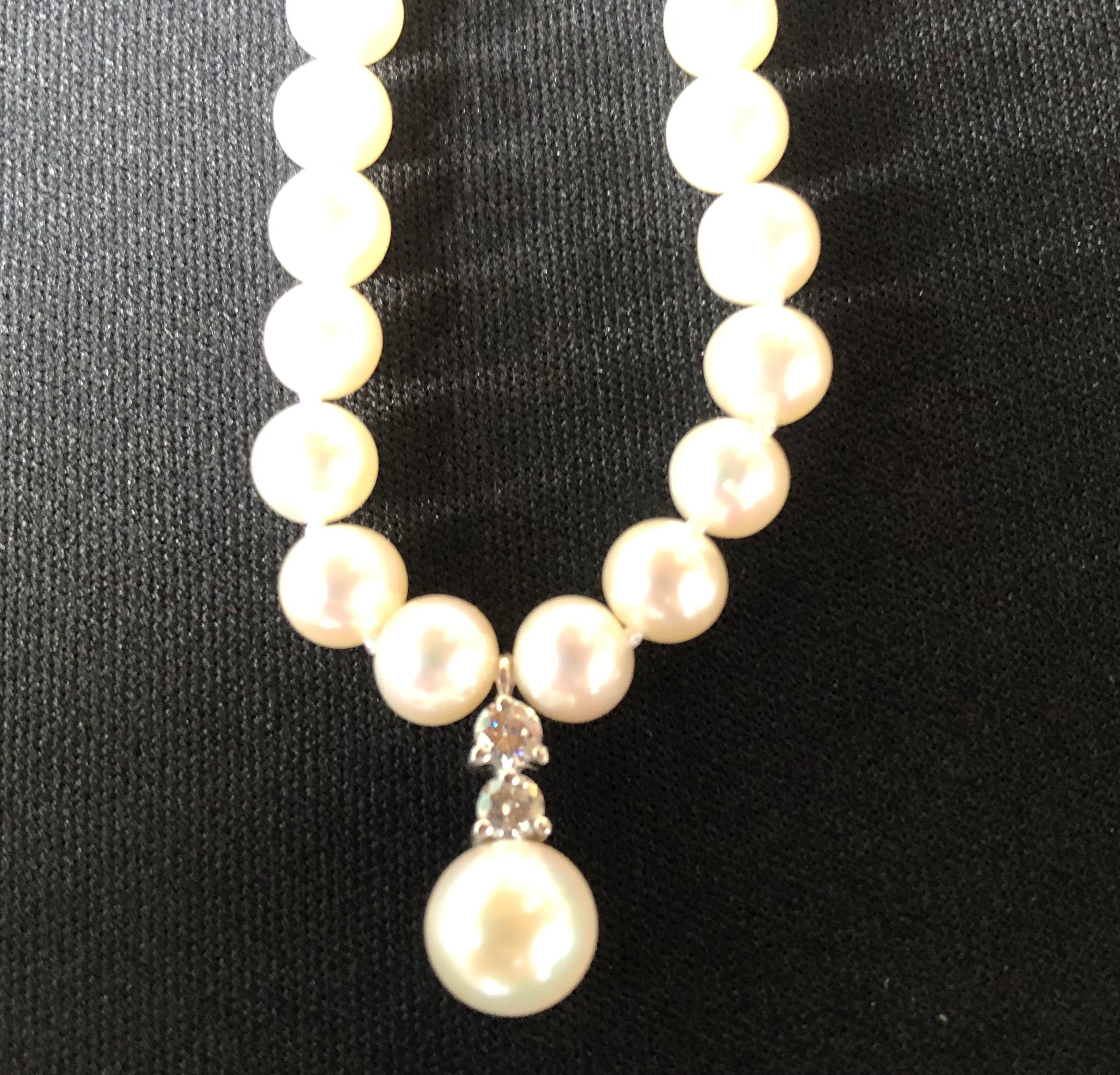 Collana di perle in oro bianco 14 carati da 18 pollici con diamanti rotondi In condizioni buone in vendita a Manhasset, NY