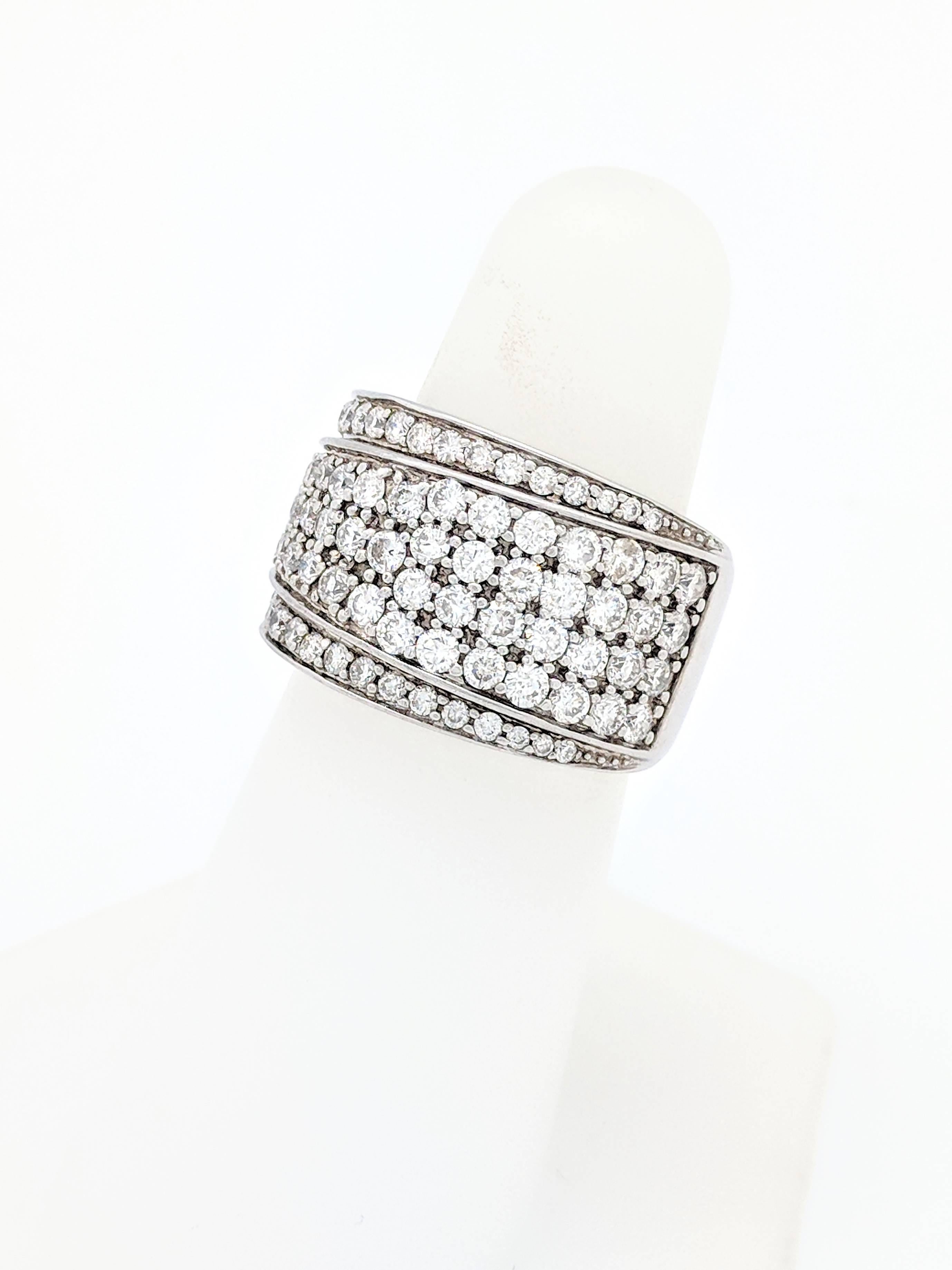 14 Karat White Gold 2 Carat Diamond Cluster Right Hand Ring In Excellent Condition In Gainesville, FL