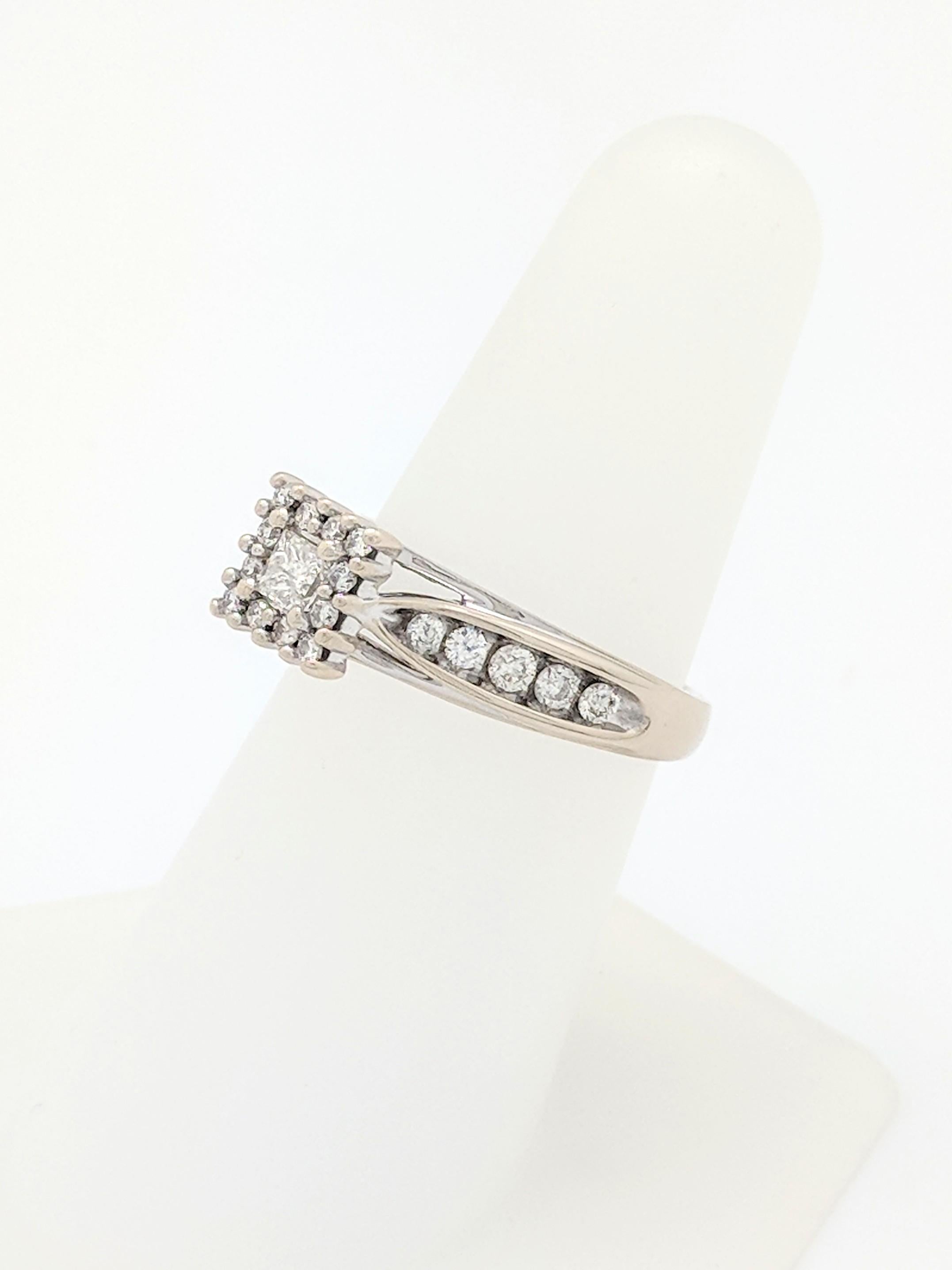 14 Karat White Gold .20 Carat Princess Cut Diamond Halo Engagement Ring In Excellent Condition In Gainesville, FL