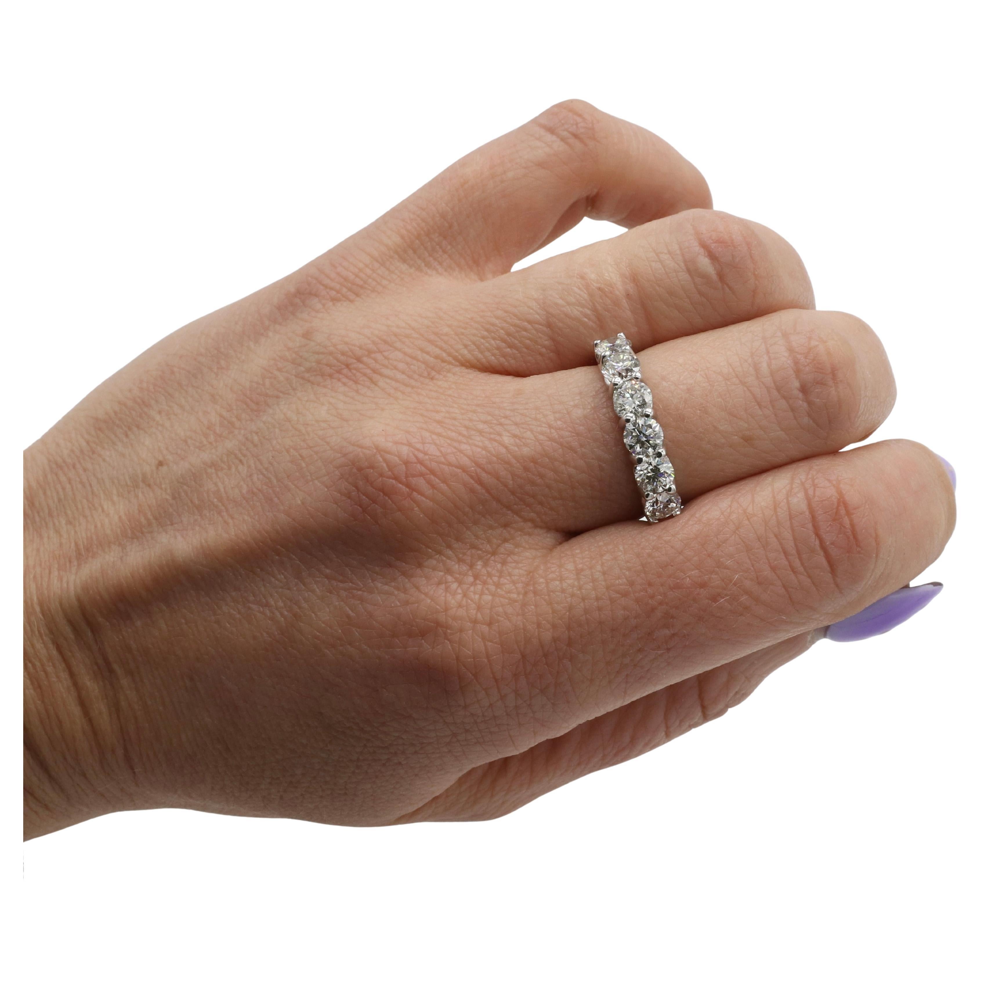 14 Karat White Gold 2.00 Carat Natural Diamond Half Round Wedding Band Ring In Excellent Condition For Sale In  Baltimore, MD