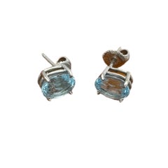14 Karat white gold, 2.50 Carat Oval Shaped Aquamarine Stud Earrings