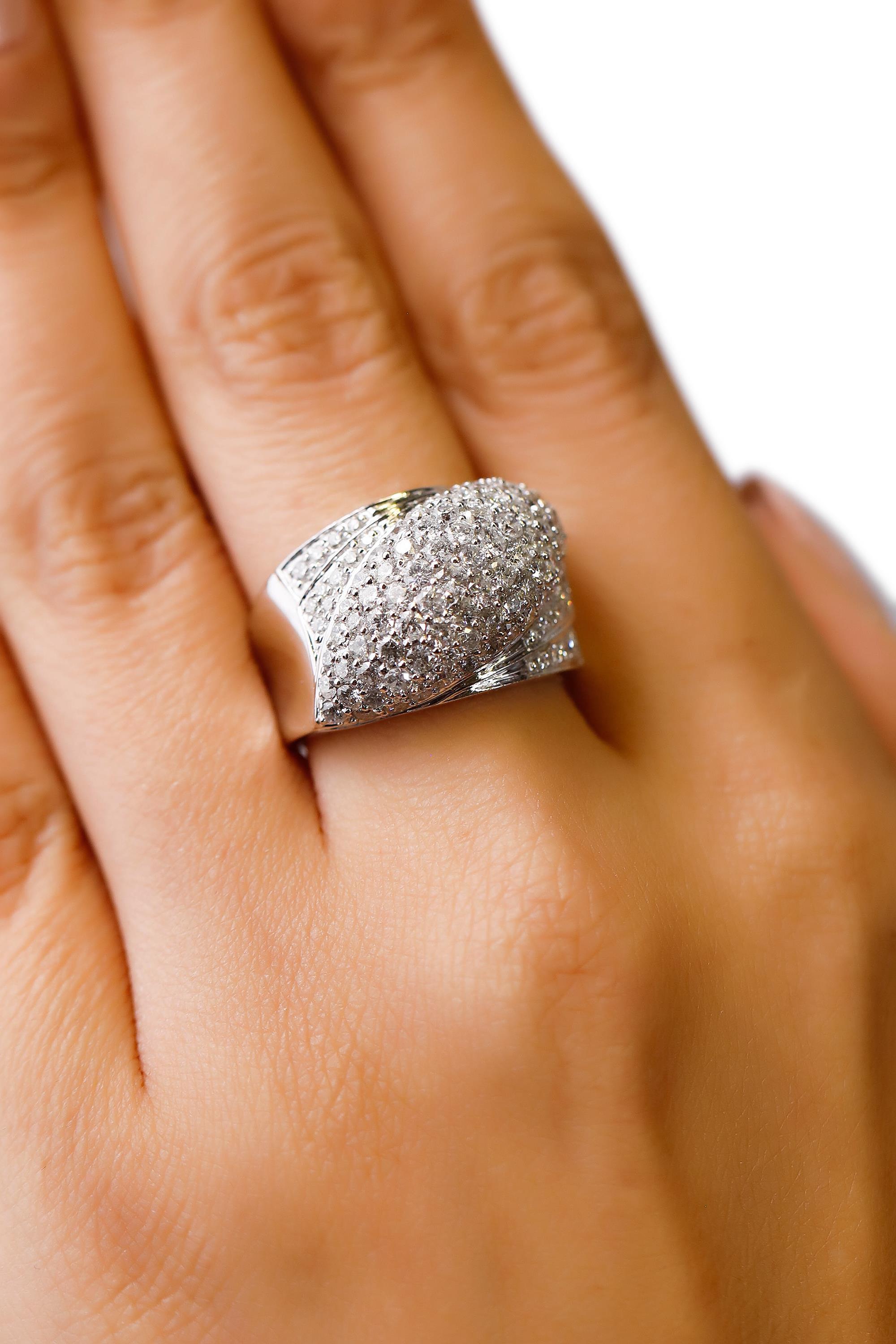 14 Karat White Gold 2.69 Carat Round Cut Pavé Diamond Wrap Band Ring Engagement For Sale 1