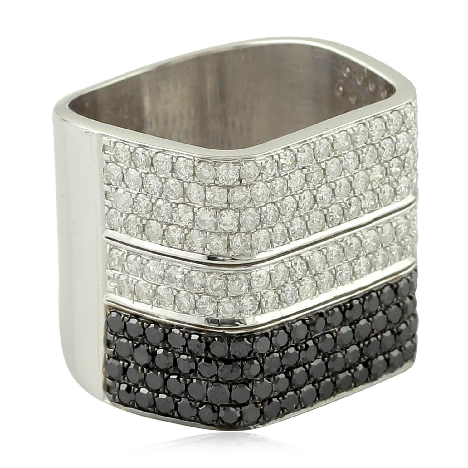 14 Karat White Gold 2.89 Carat Black and White Round Cut Diamond Pave Band Ring US Size 7

Over 2.5 carats of diamonds! A beautiful wide band, full of sparkle!
2.89 carats of White and Black round brilliant cut diamonds set on each side in 14k White