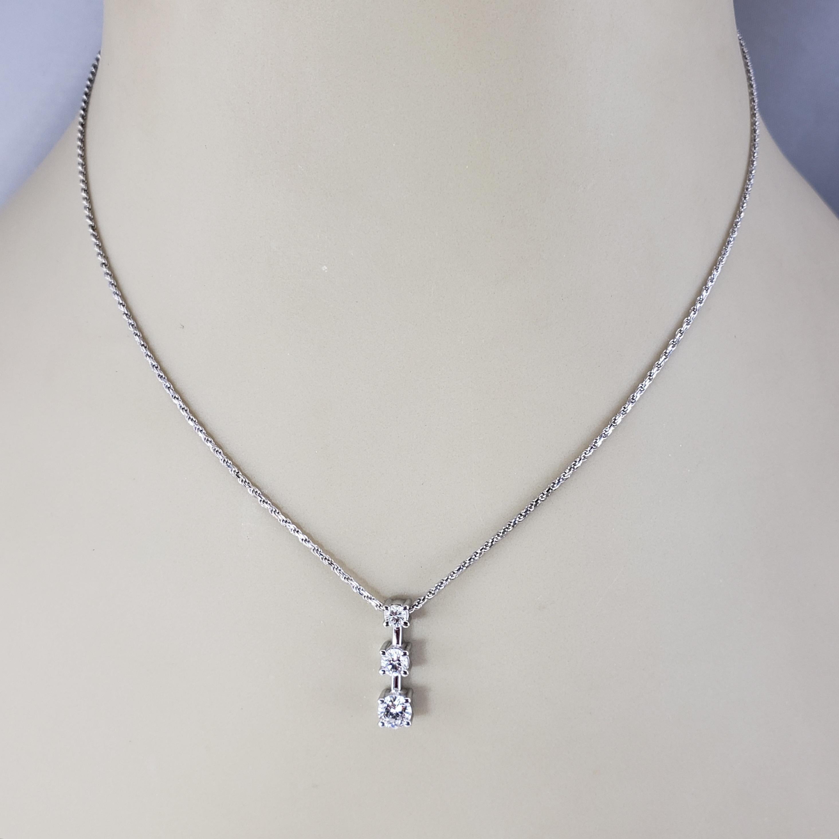 Donna Collana con 3 diamanti in oro bianco 14 carati #18916 in vendita