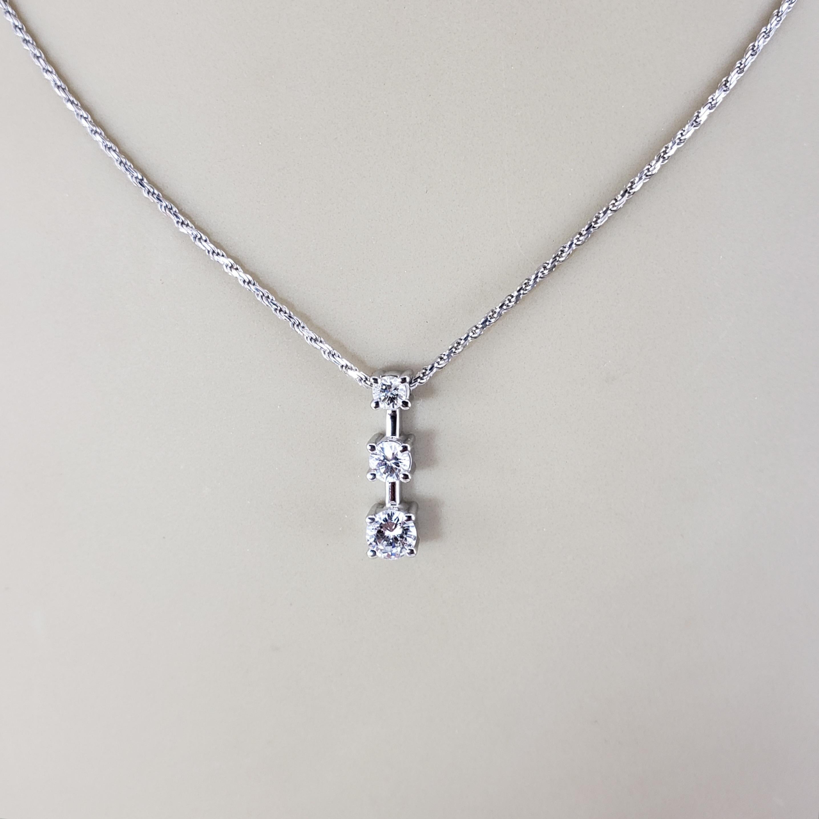 Collana con 3 diamanti in oro bianco 14 carati #18916 in vendita 1