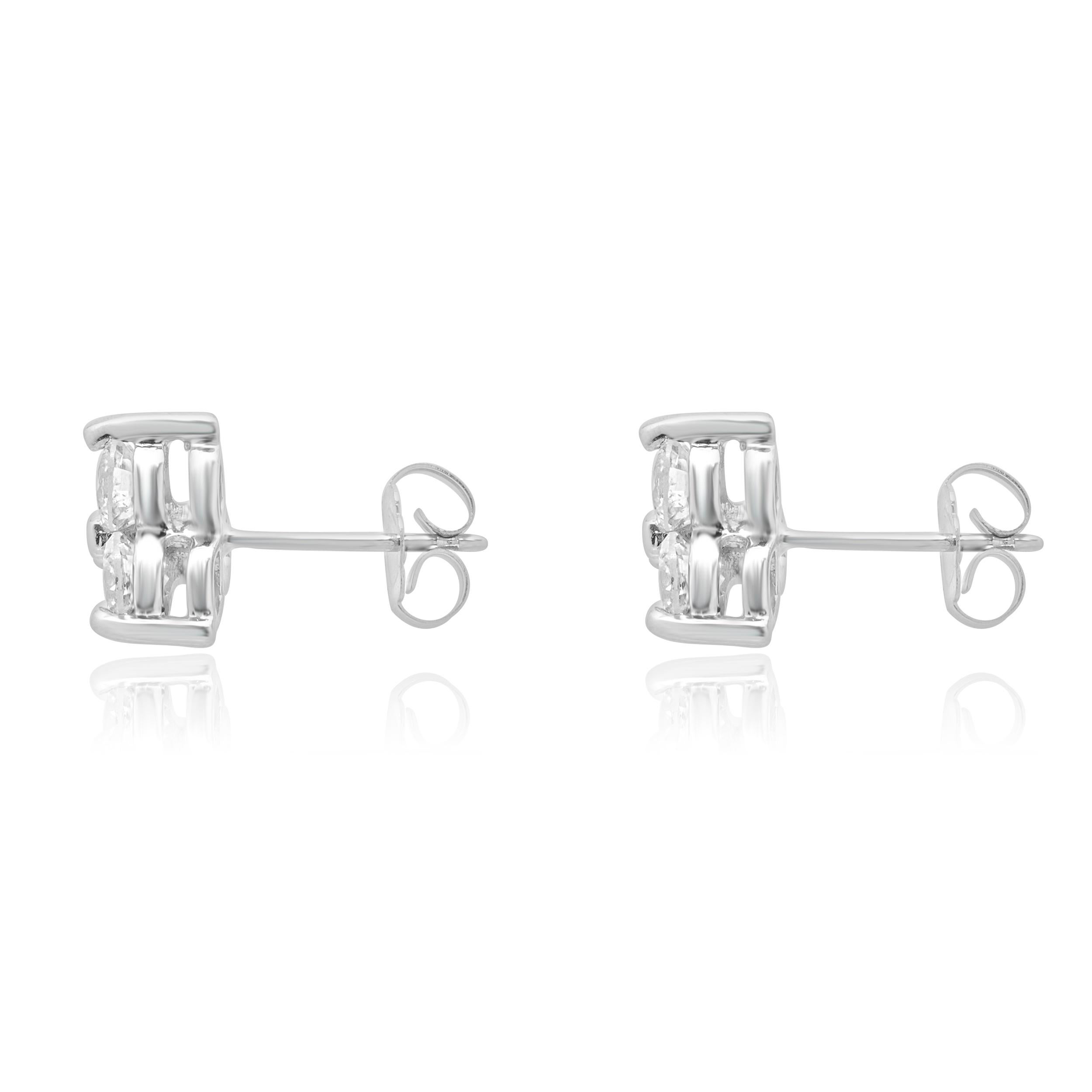 Matériau : Or blanc 14K
Diamants : 6 diamants ronds de taille brillant = 0,90cttw
Couleur : I
Clarté : I1
Fermetures : Dos à friction
Poids : 1.52 grammes
