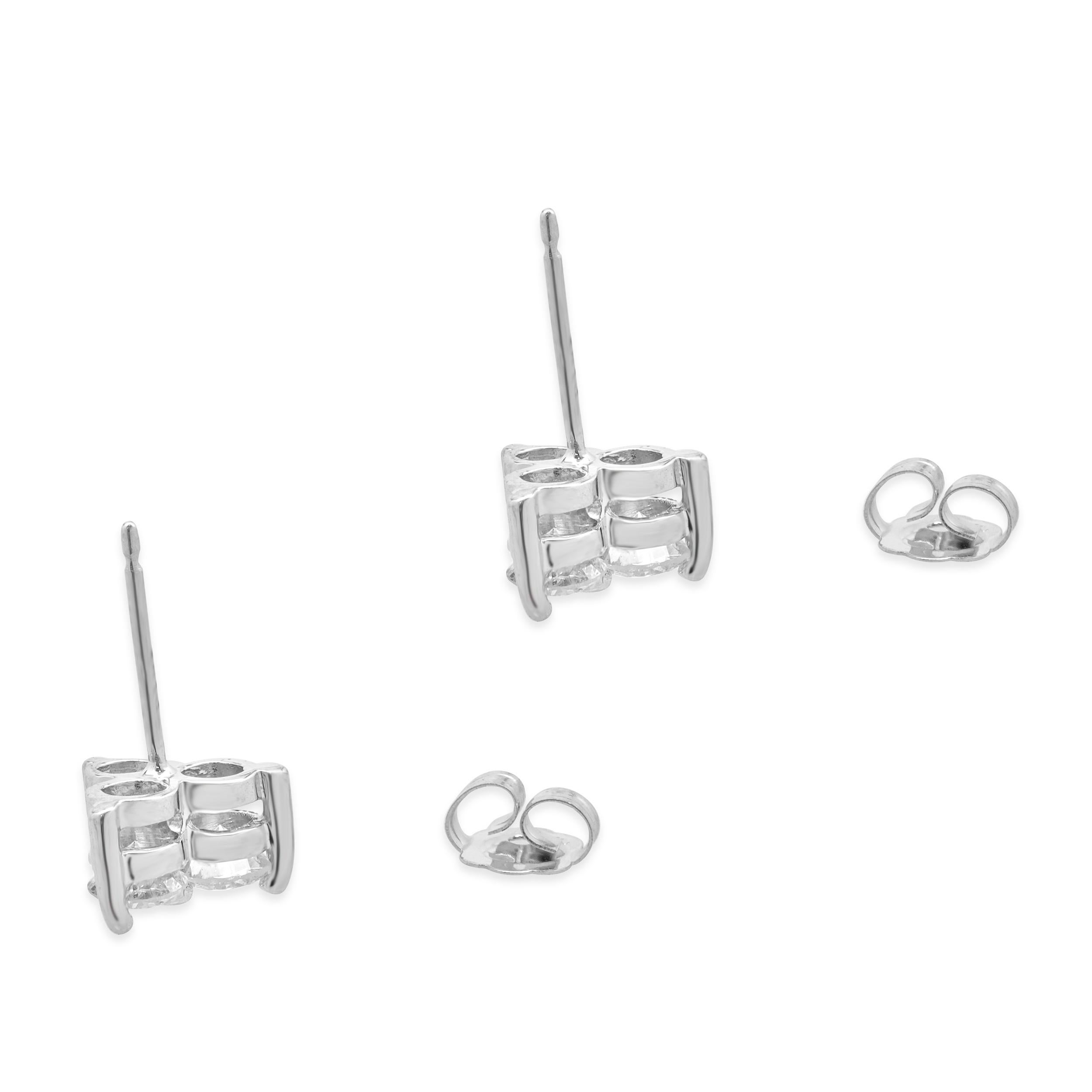 Boucles d'oreilles en or blanc 14 carats à 3 diamants Excellent état - En vente à Scottsdale, AZ