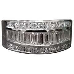 14 Karat Weißgold 3-reihiger Baguette- und runder Diamantring