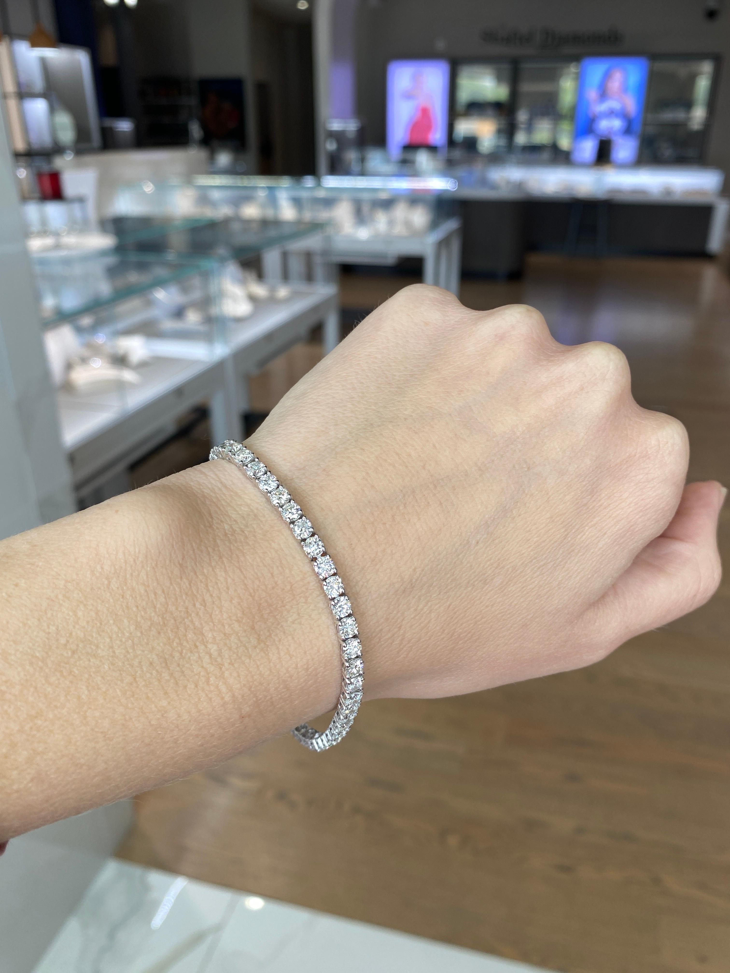 Bracciale tennis in oro bianco 14 carati con diamanti rotondi da 3,03 carati di peso totale in vendita 1
