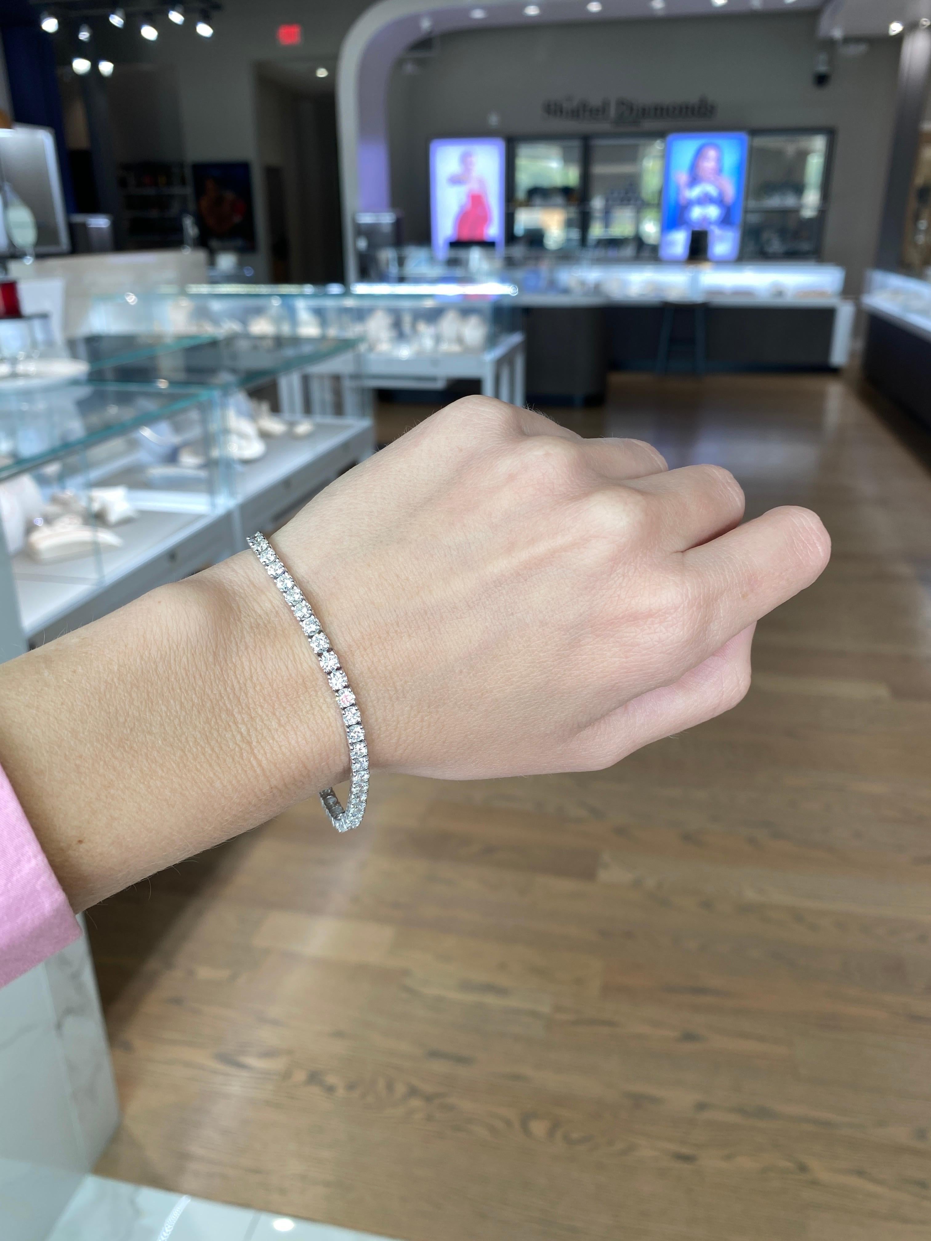 Bracciale tennis in oro bianco 14 carati con diamanti rotondi da 3,03 carati di peso totale in vendita 3