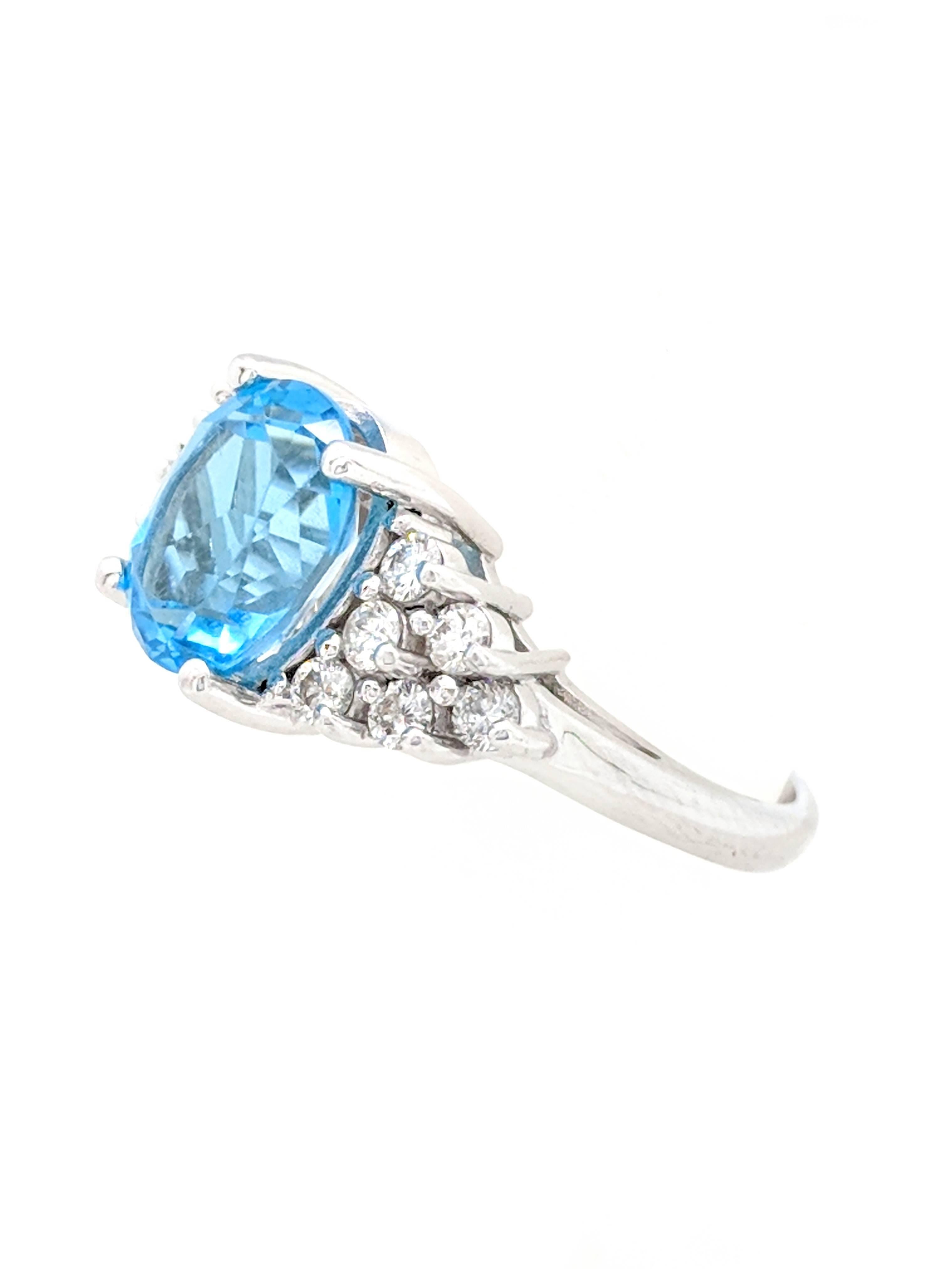 14 Karat White Gold 3.50 Carat Blue Topaz and Diamond Cocktail Ring In Excellent Condition For Sale In Gainesville, FL