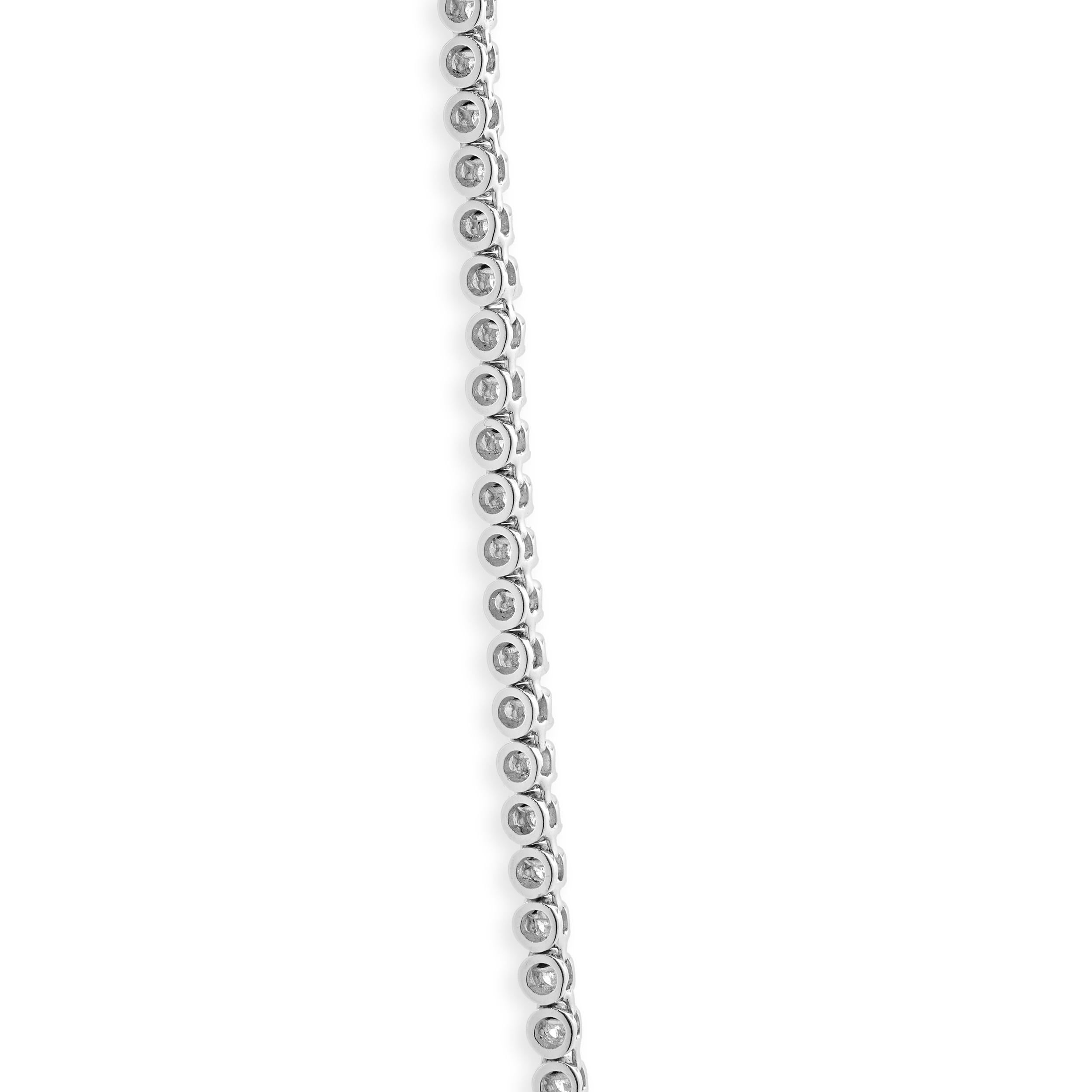 Tennis-Halskette aus 14 Karat Weißgold mit 4 Zacken und Diamanten (Rundschliff) im Angebot
