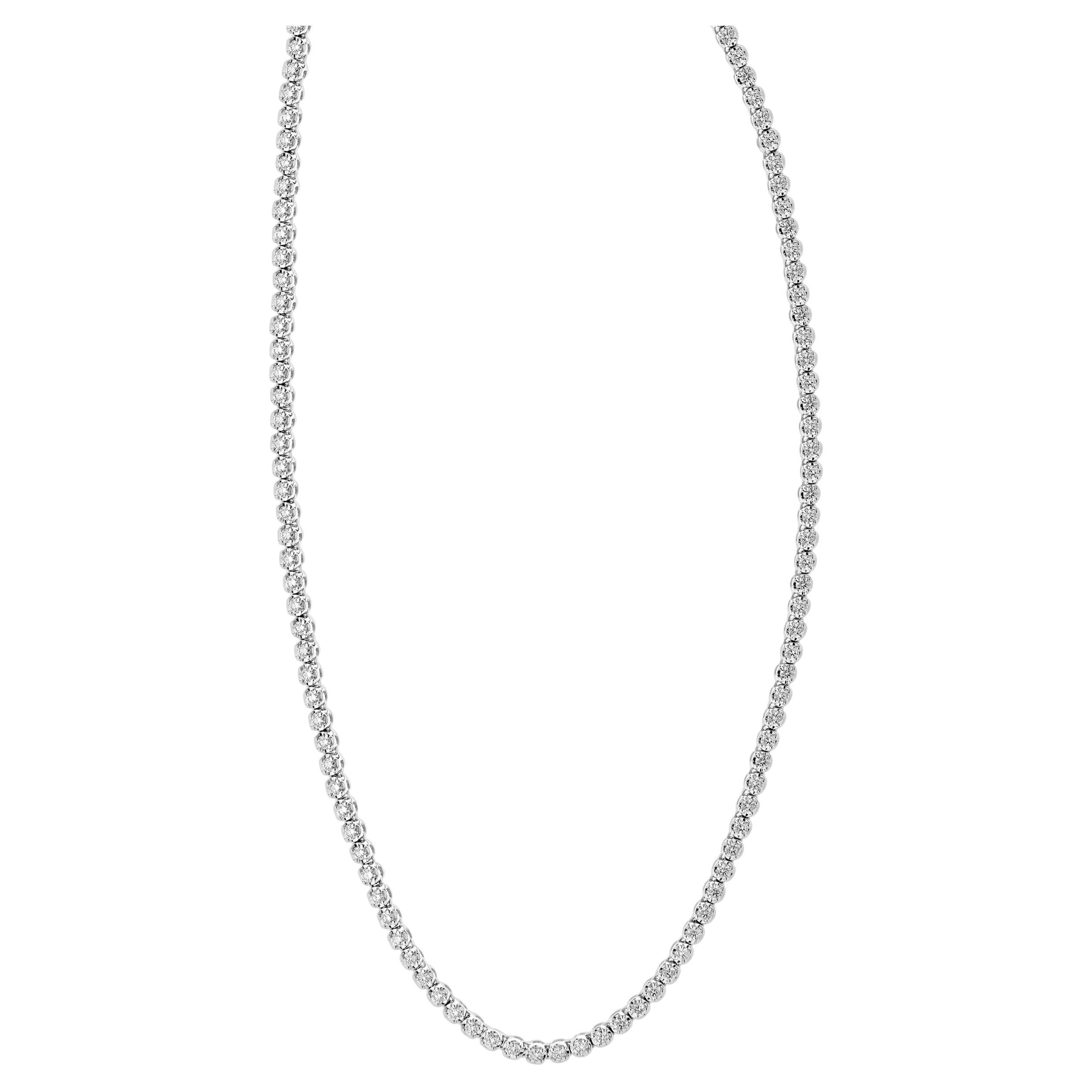 Tennis-Halskette aus 14 Karat Weißgold mit 4 Zacken und Diamanten im Angebot