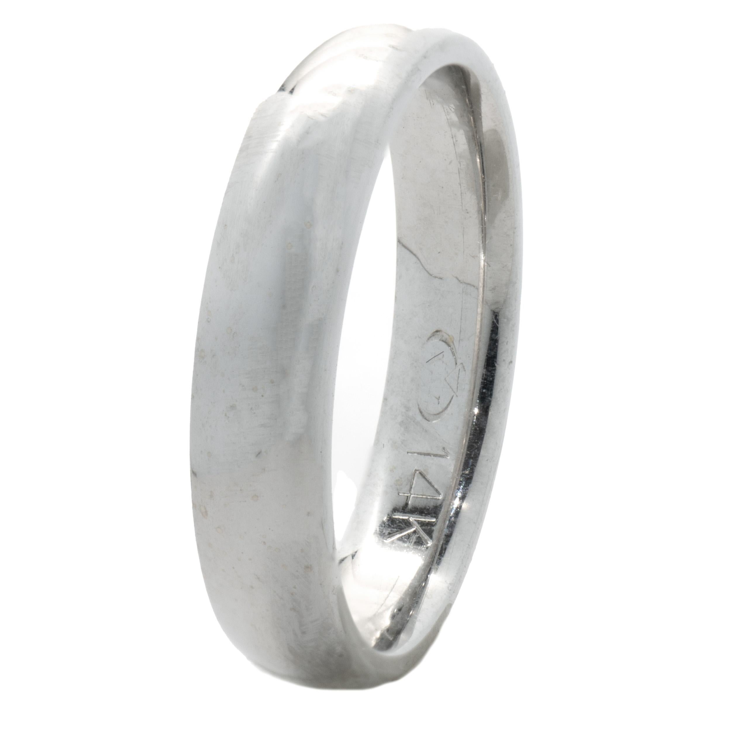 14 Karat White Gold 4MM Band In Excellent Condition For Sale In Scottsdale, AZ