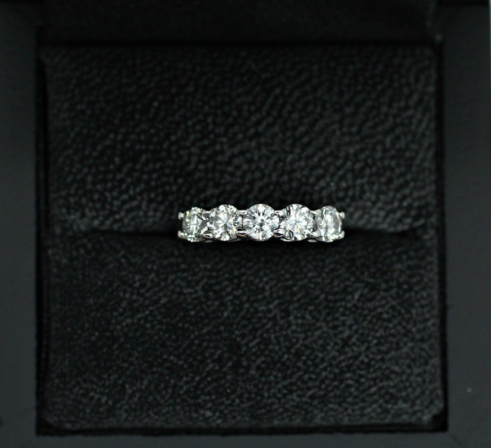 Round Cut 14 Karat White Gold 5 Diamond Wedding Ring with 1.25 Carat For Sale