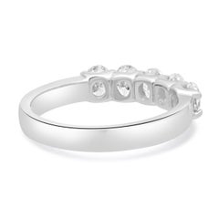14 Karat White Gold 5 Oval Diamond Ring