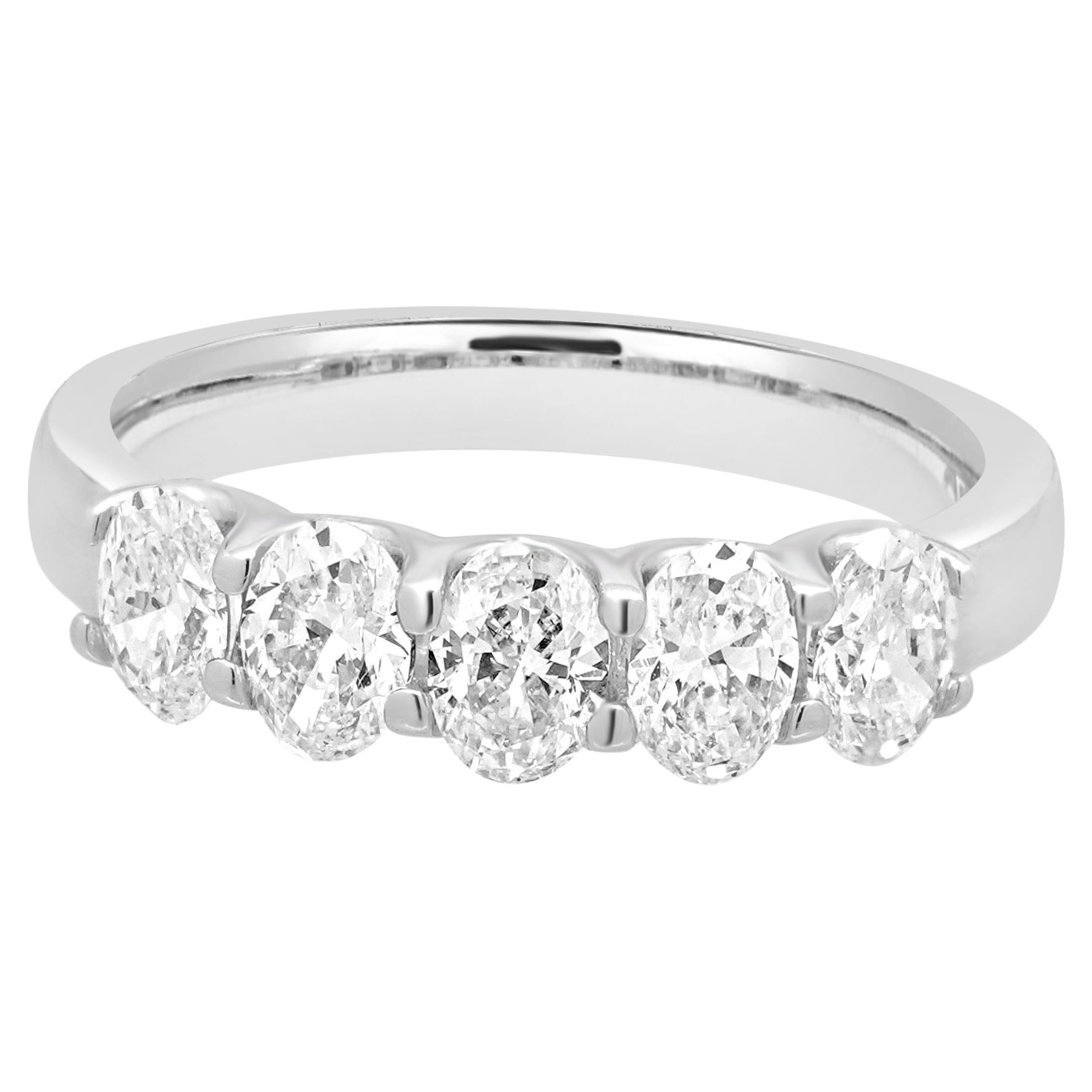 Anello con 5 diamanti ovali in oro bianco 14 carati