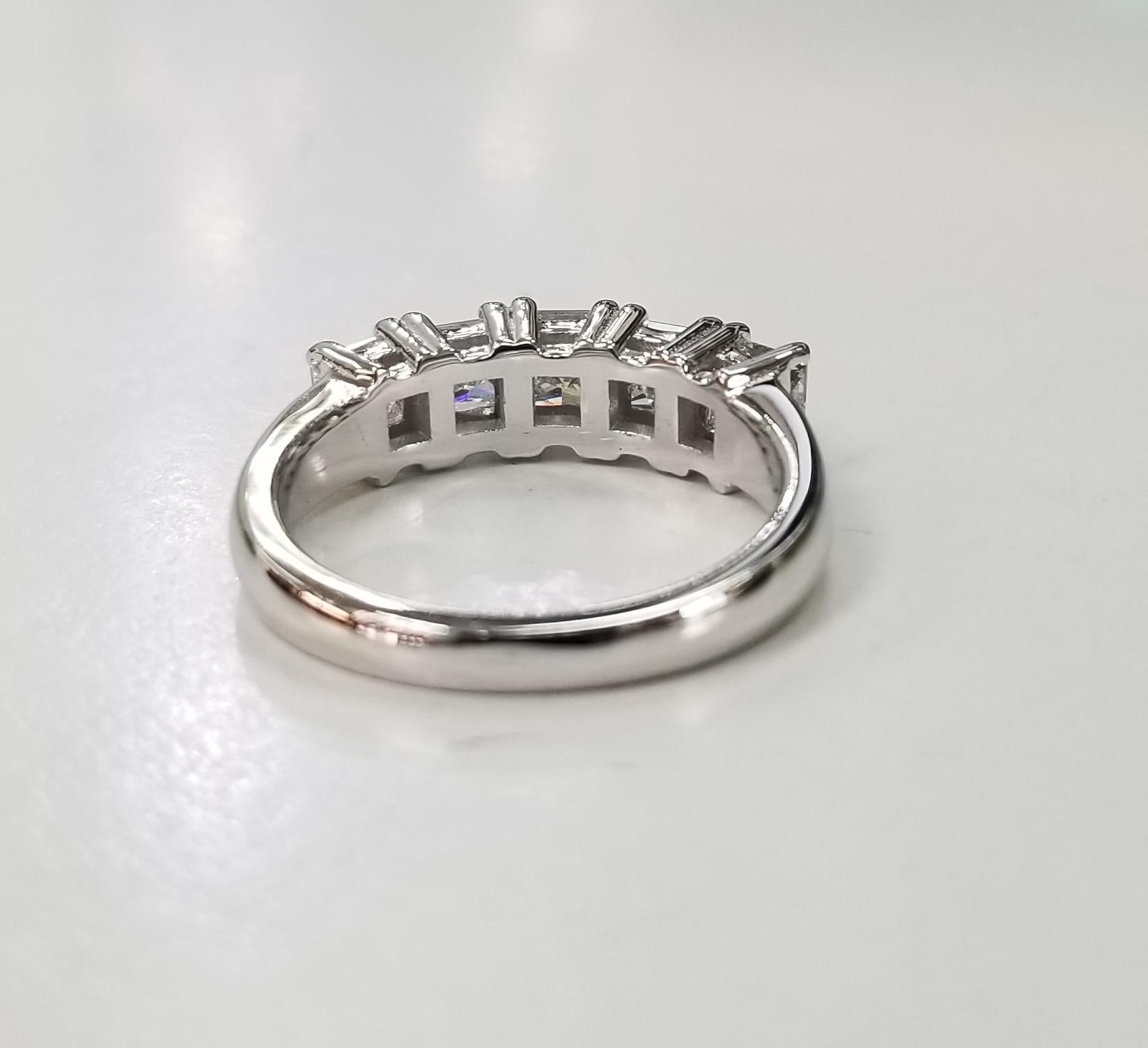 14 Karat White Gold 5 Princess Cut Diamonds Anniversary Wedding Ring In New Condition For Sale In Los Angeles, CA